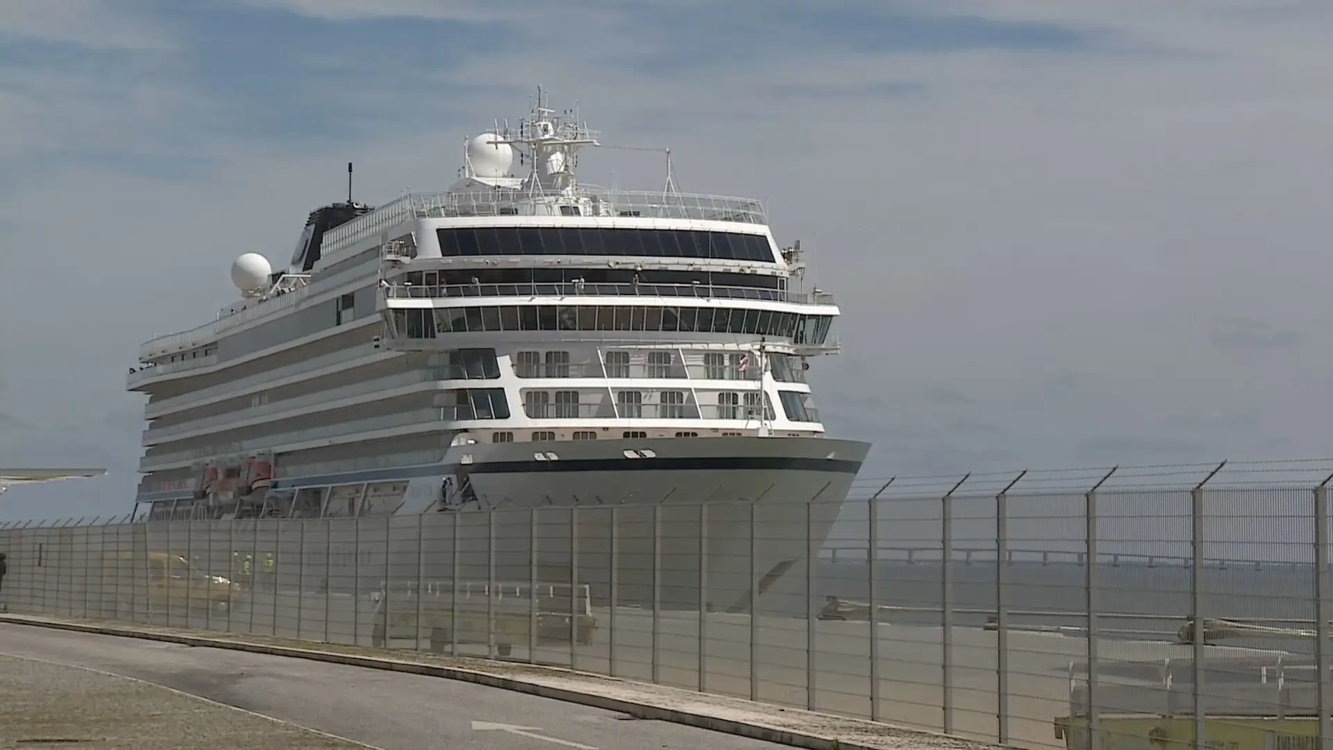 Navio de cruzeiro atracou no Porto de Lisboa