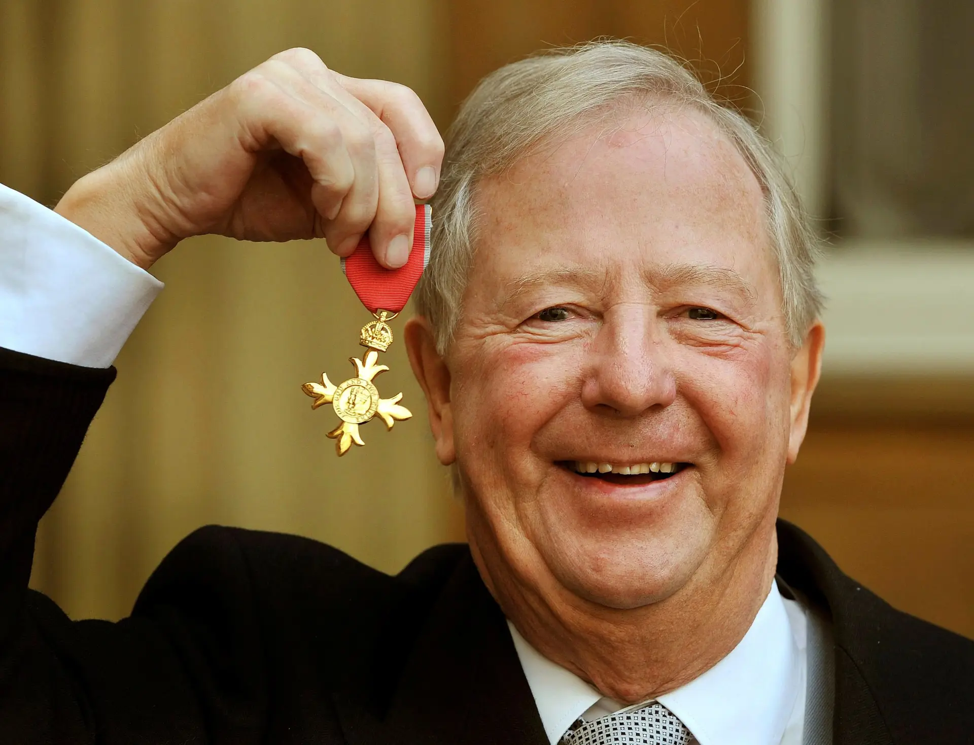 Covid-19: Comediante britânico Tim Brooke-Taylor morre aos 79 anos