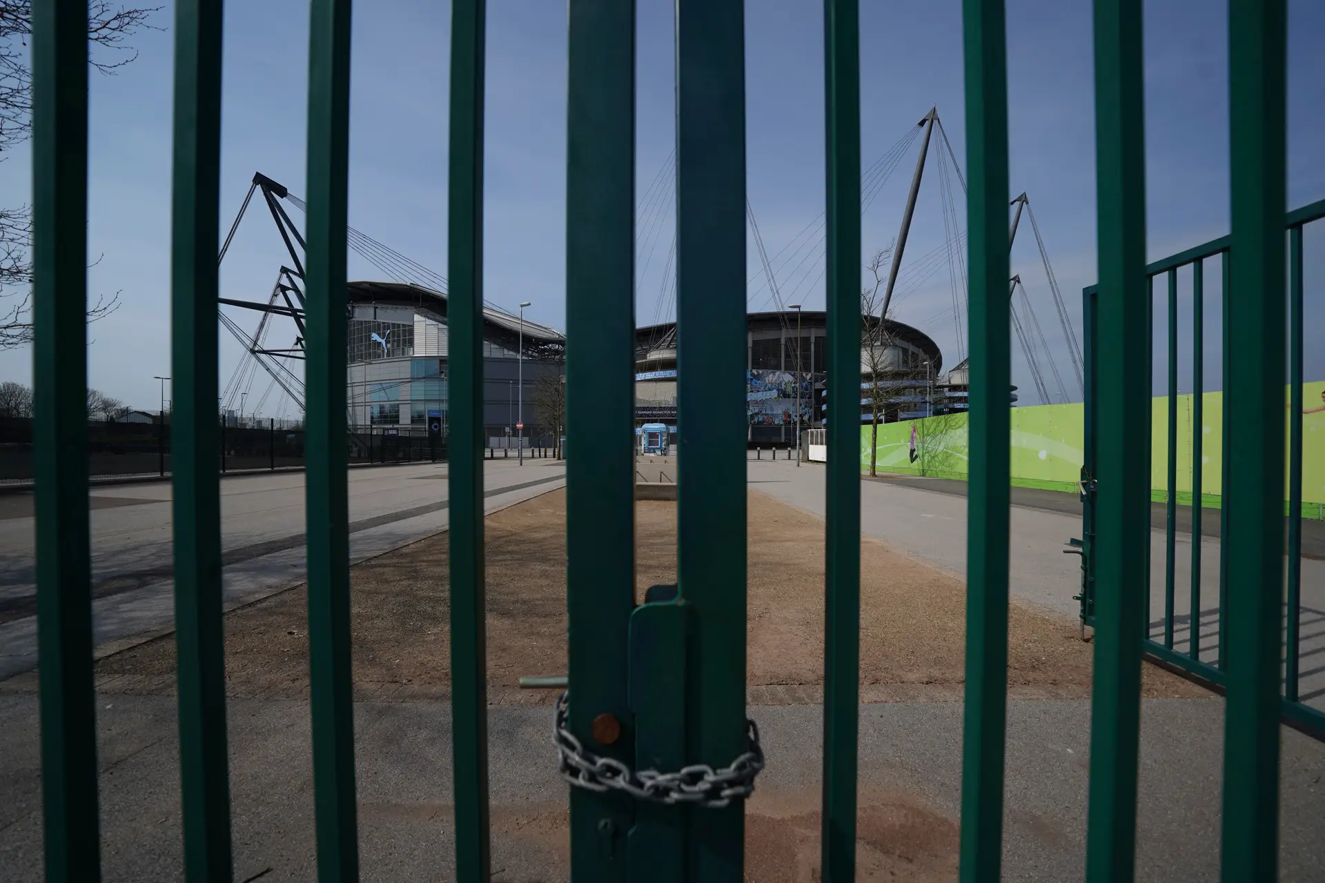 Quatro clubes da Premier League já aderiram ao lay-off