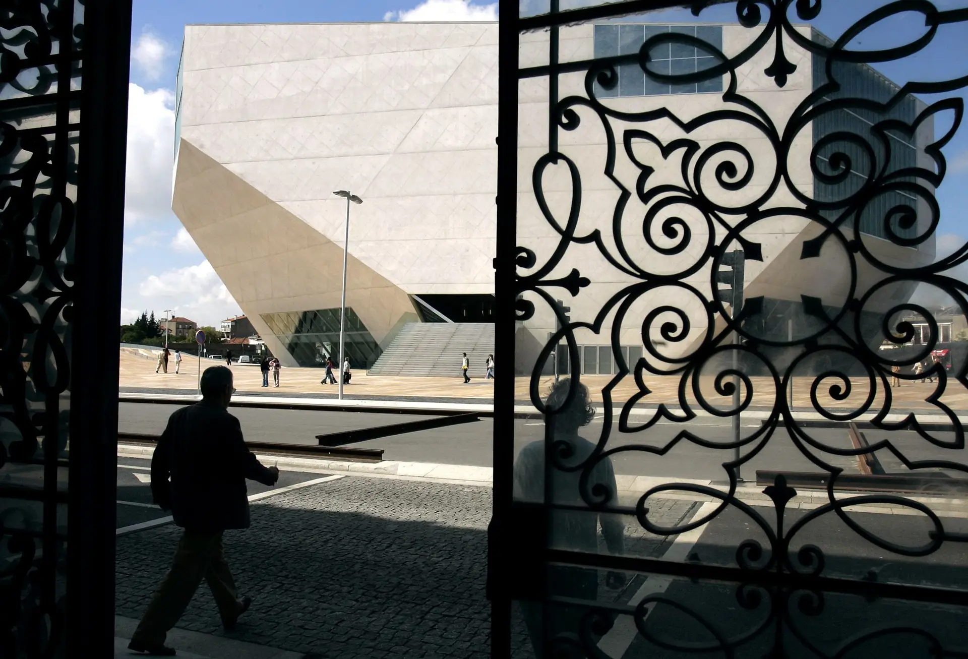 Filas para refeições solidárias no Porto triplicaram de tamanho