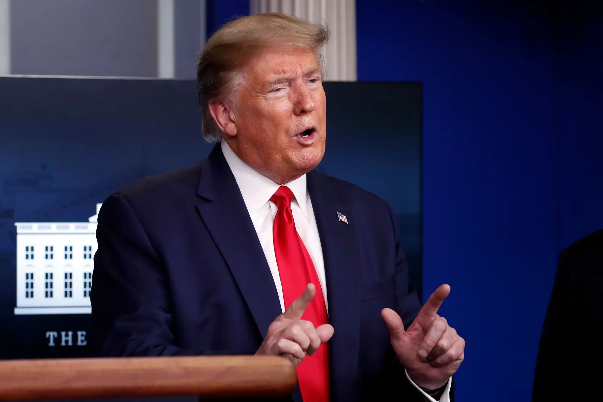 Empresa de Trump suspende contrato a 560 funcionários