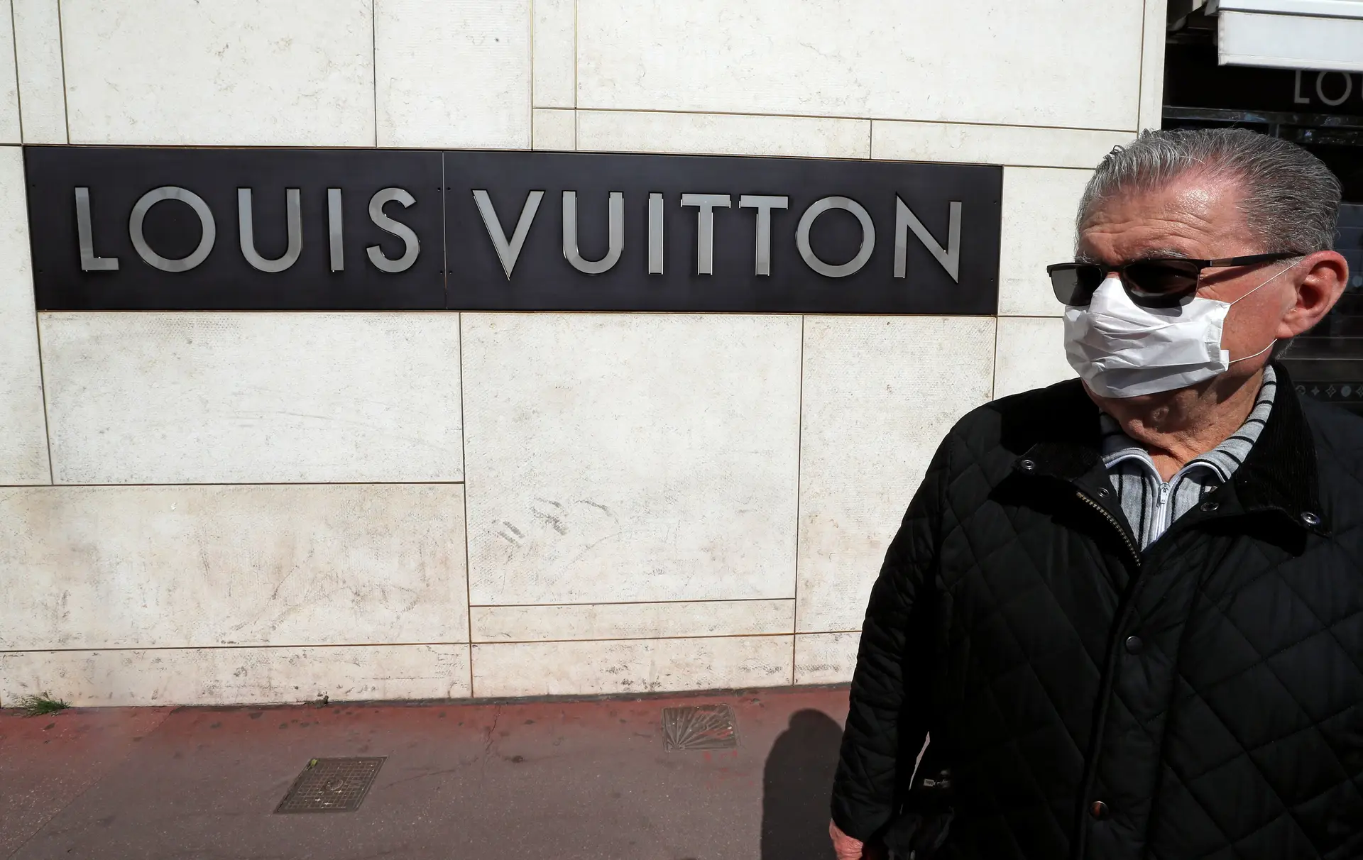 Marcas de alta costura produzem máscaras de proteção contra a Covid-19