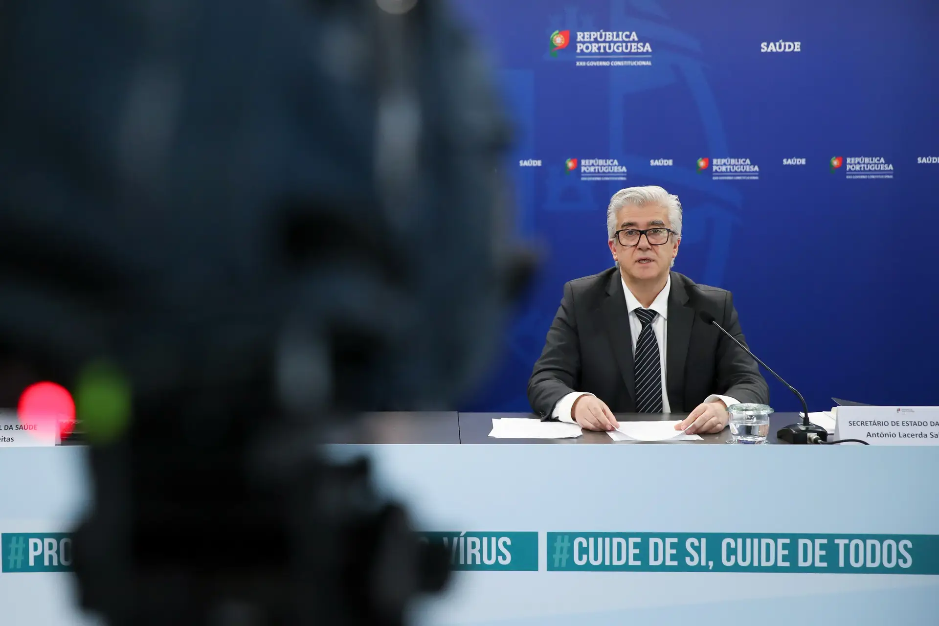 Covid-19: Há 2.131 profissionais de saúde infetados