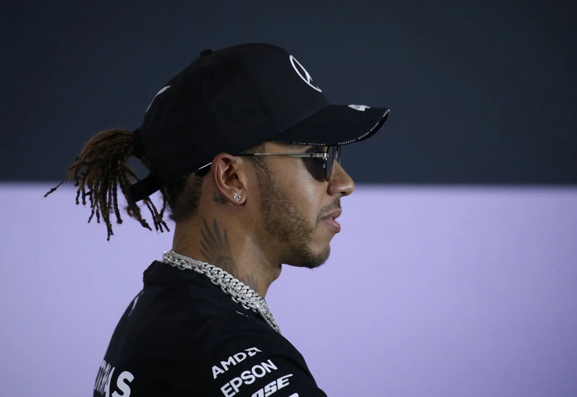 Época de incerteza na F1 deixa recordes de Hamilton em risco
