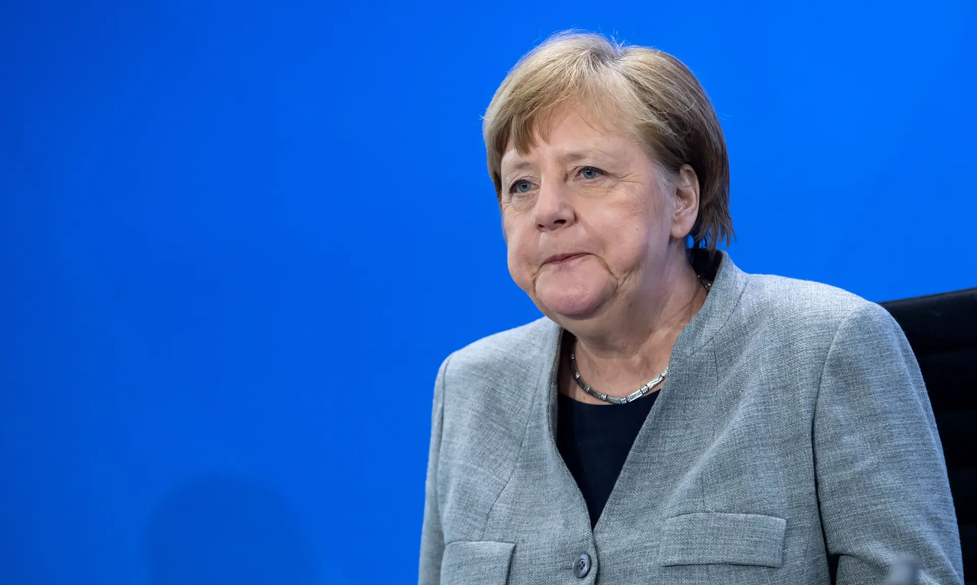 Angela Merkel "muito preocupada" com relaxamento das restrições