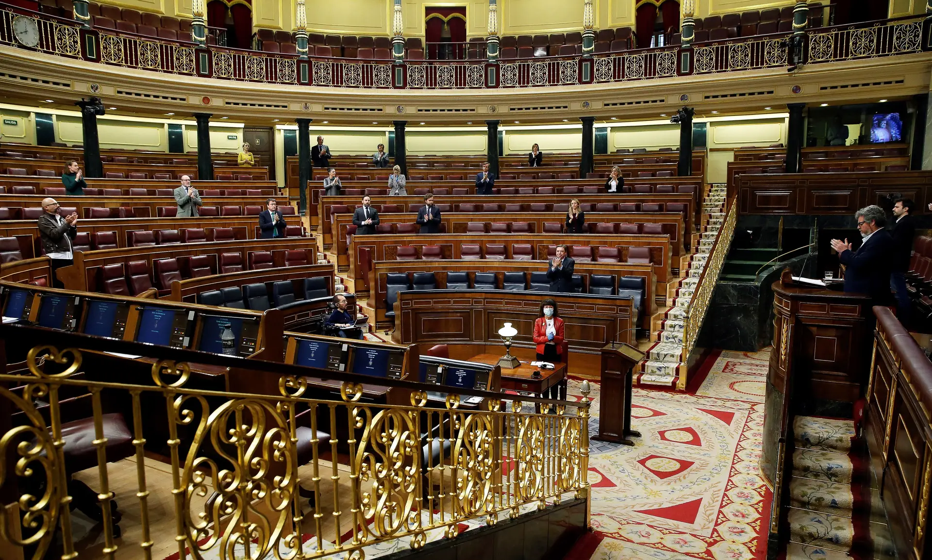 Parlamento espanhol autoriza prolongamento do estado de emergência