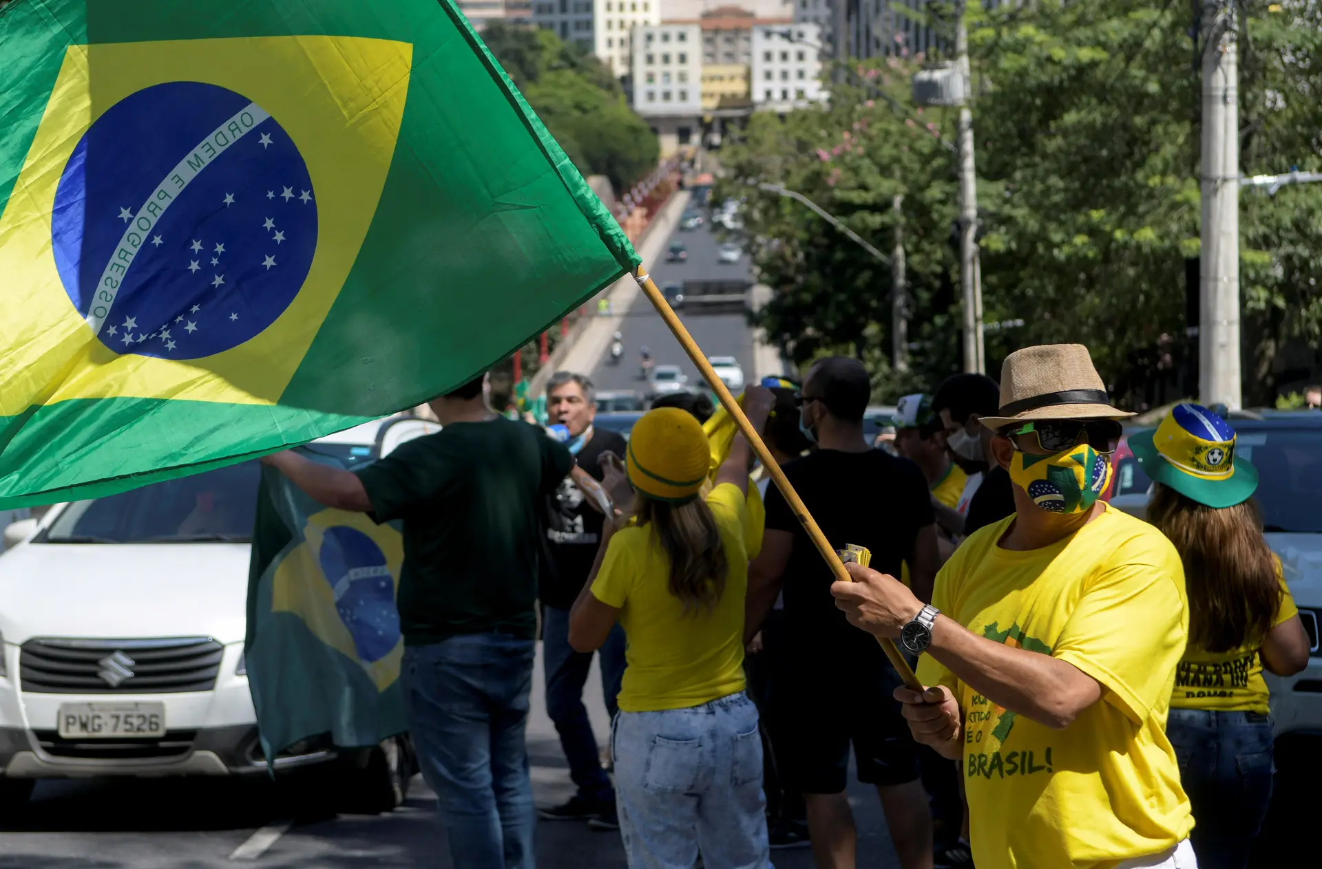 Mortes por coronavírus duplicam a cada cinco dias no Brasil