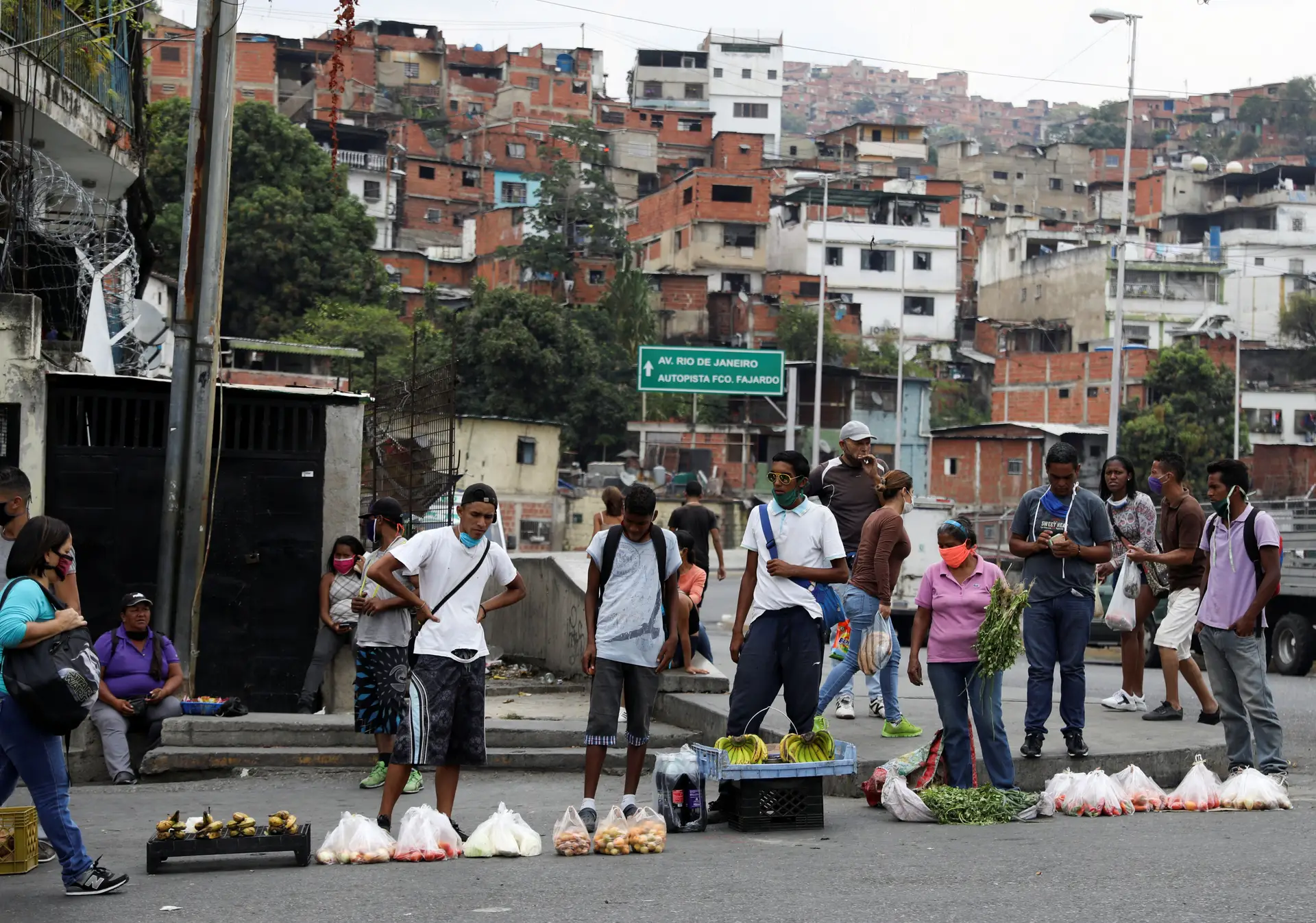Protestos em oito estados da Venezuela por falta de gasolina e alimentos