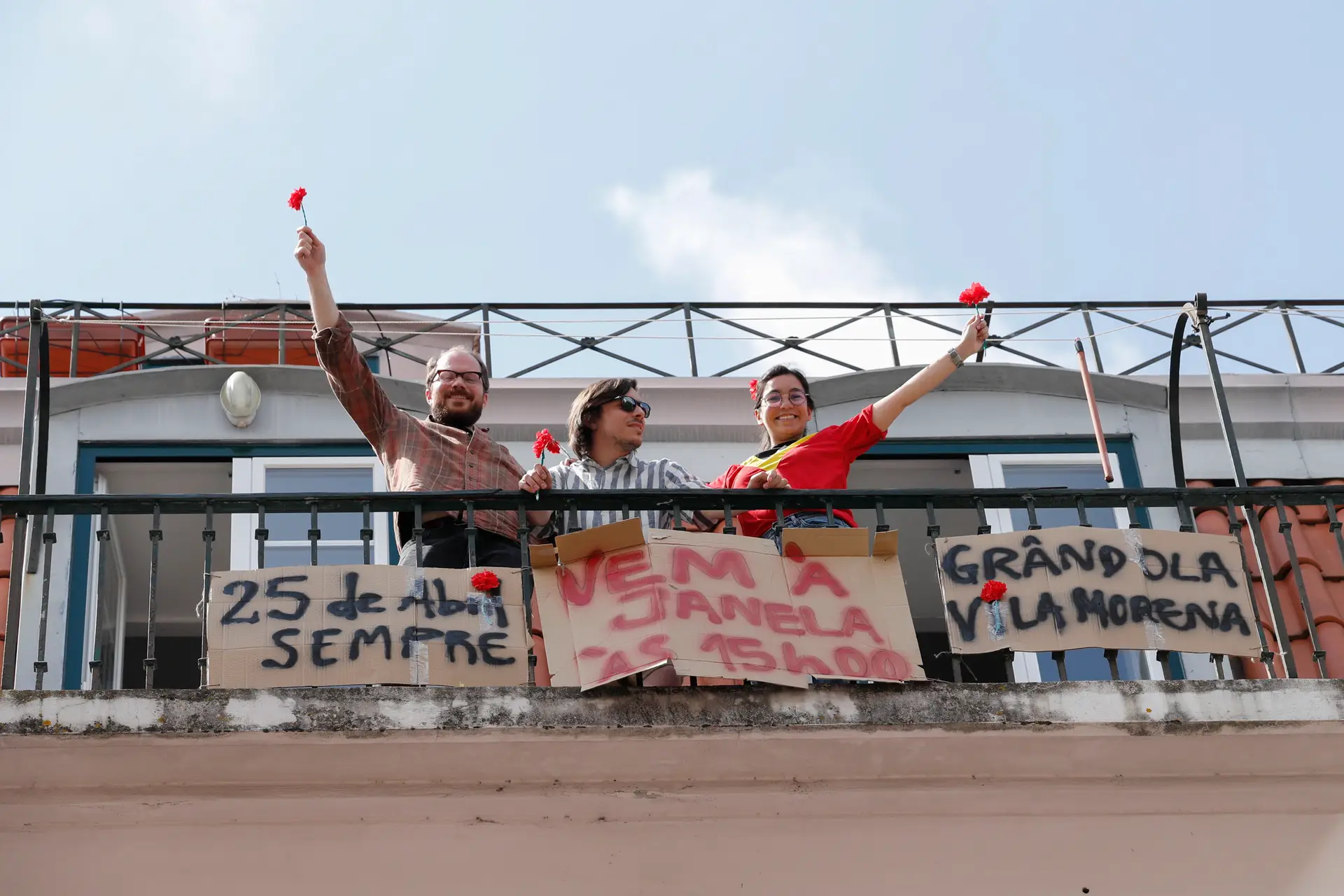 O 25 de Abril que foi cantado à janela