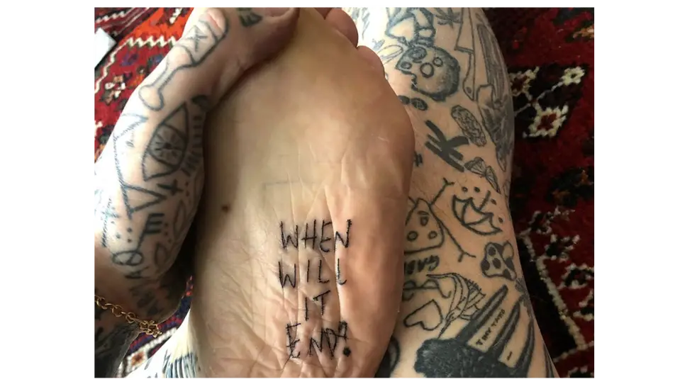 Uma tatuagem por cada dia de isolamento - à procura de espaço no corpo