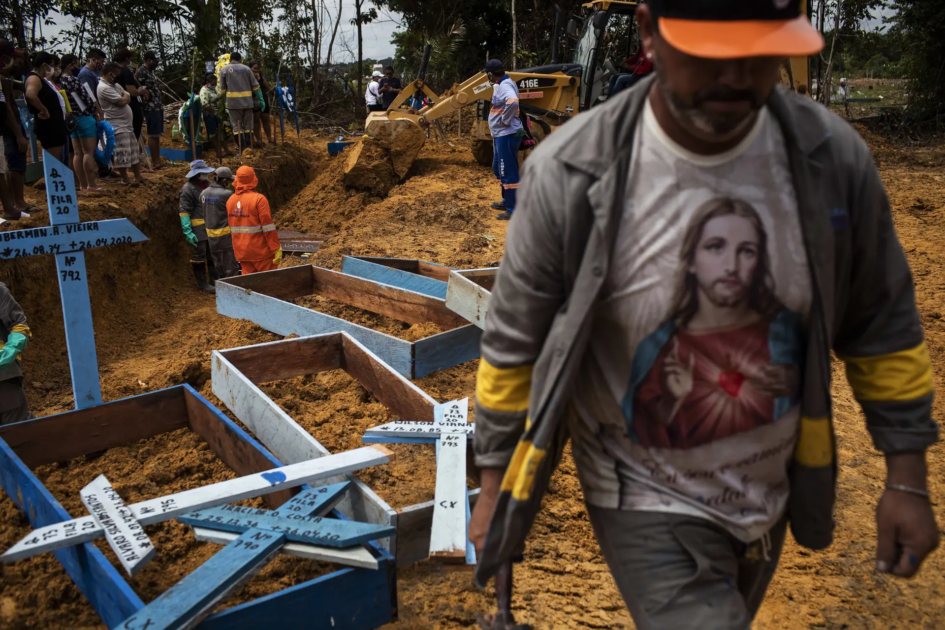 Enterros em massa no estado do Amazonas