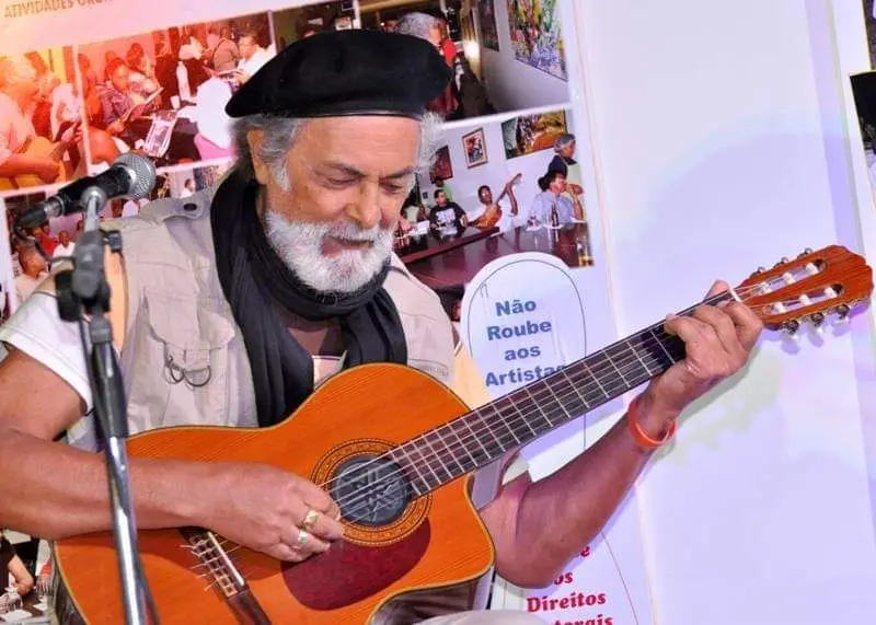 Morreu o músico, compositor e escritor cabo-verdiano Kaká Barbosa