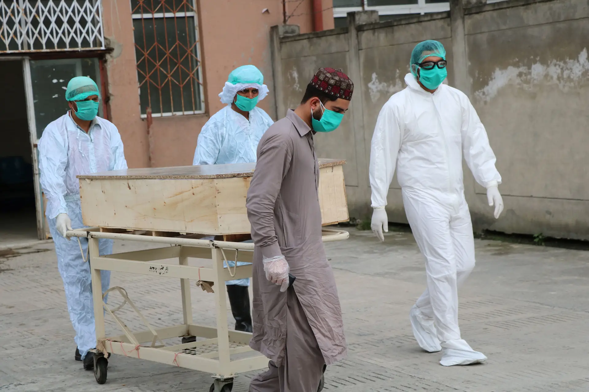 Covid-19: Mais de 245 mil mortos no mundo