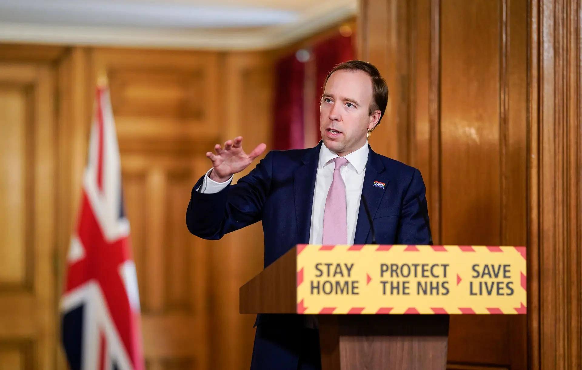 App que rastreia casos de covid-19 começa a ser testada no Reino Unido