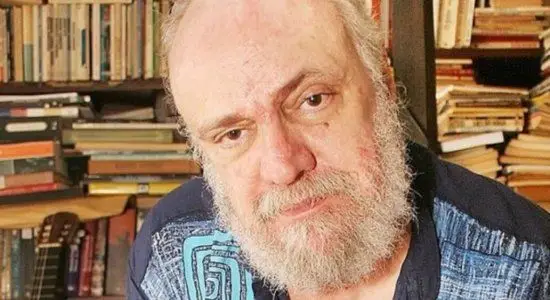 Compositor da música “O Bêbado e a Equilibrista” morre de Covid-19 no Brasil