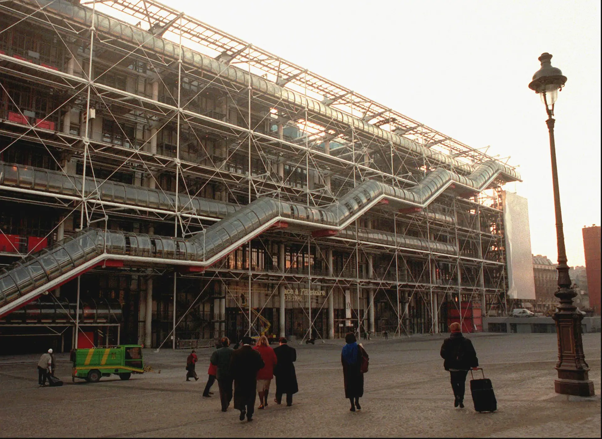 Morreu o curador e crítico de arte Egídio Álvaro