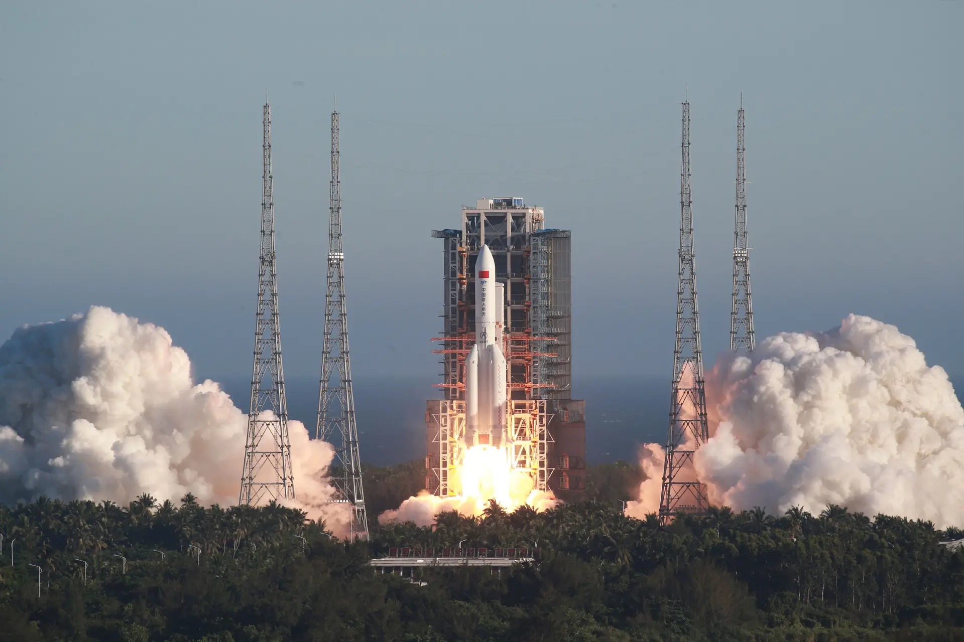 Nave espacial aterra "com sucesso" na China