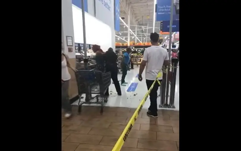 Norte-americana em confrontos com polícia após se recusar a usar máscara