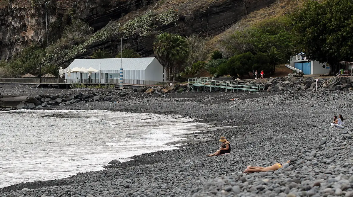 Governo Regional da Madeira reabre as praias, complexos balneares e acessos ao mar da região.