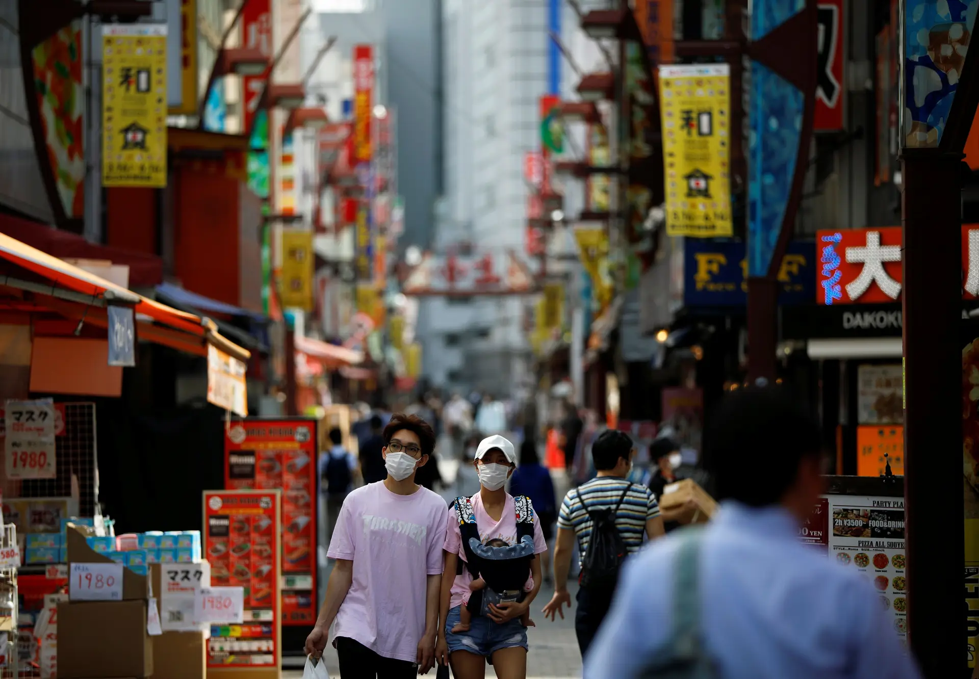 Luta contra a Covid-19 "pode durar até 4 anos". O aviso e as propostas de um economista japonês