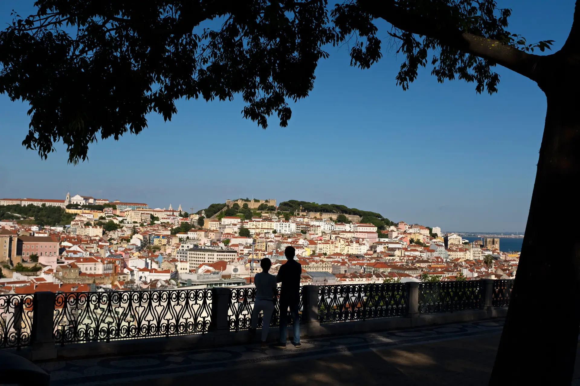 Lei que Pequim quer impor a Hong Kong faz disparar procura por vistos gold portugueses