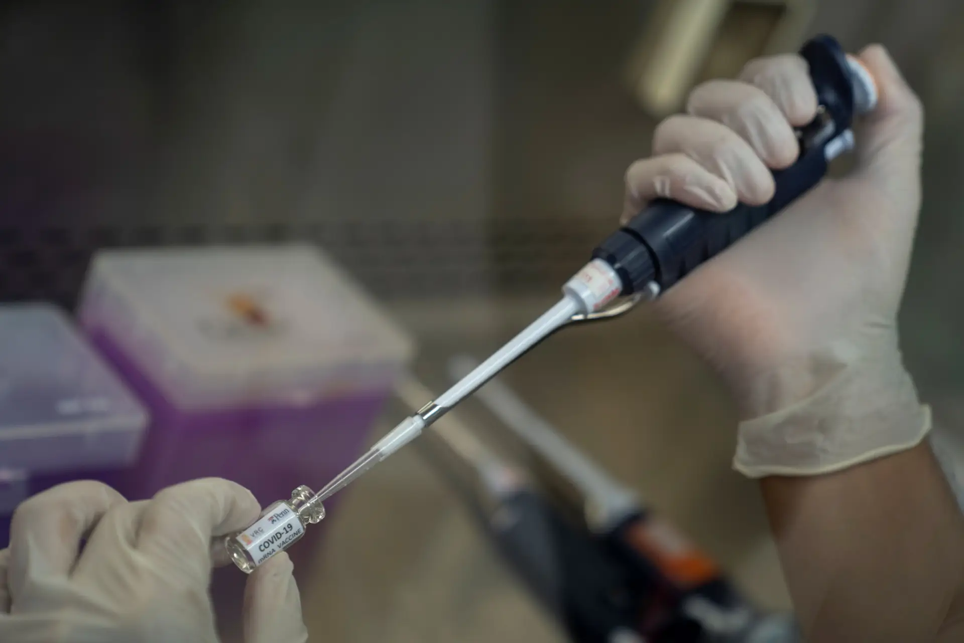Brasil vai produzir vacina contra a Covid-19 desenvolvida pela Universidade de Oxford