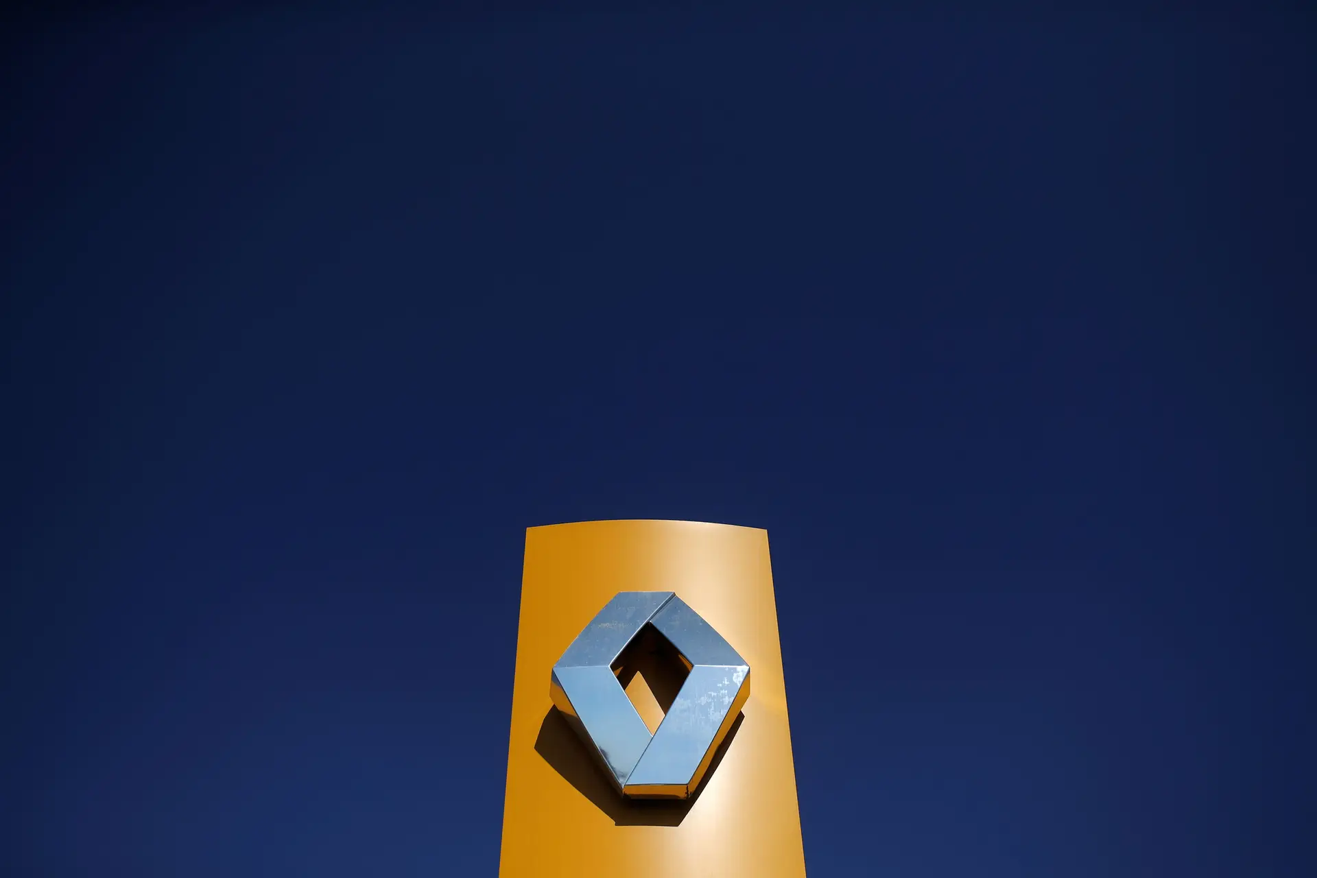 Renault sofre a maior perda líquida da história no primeiro semestre do ano