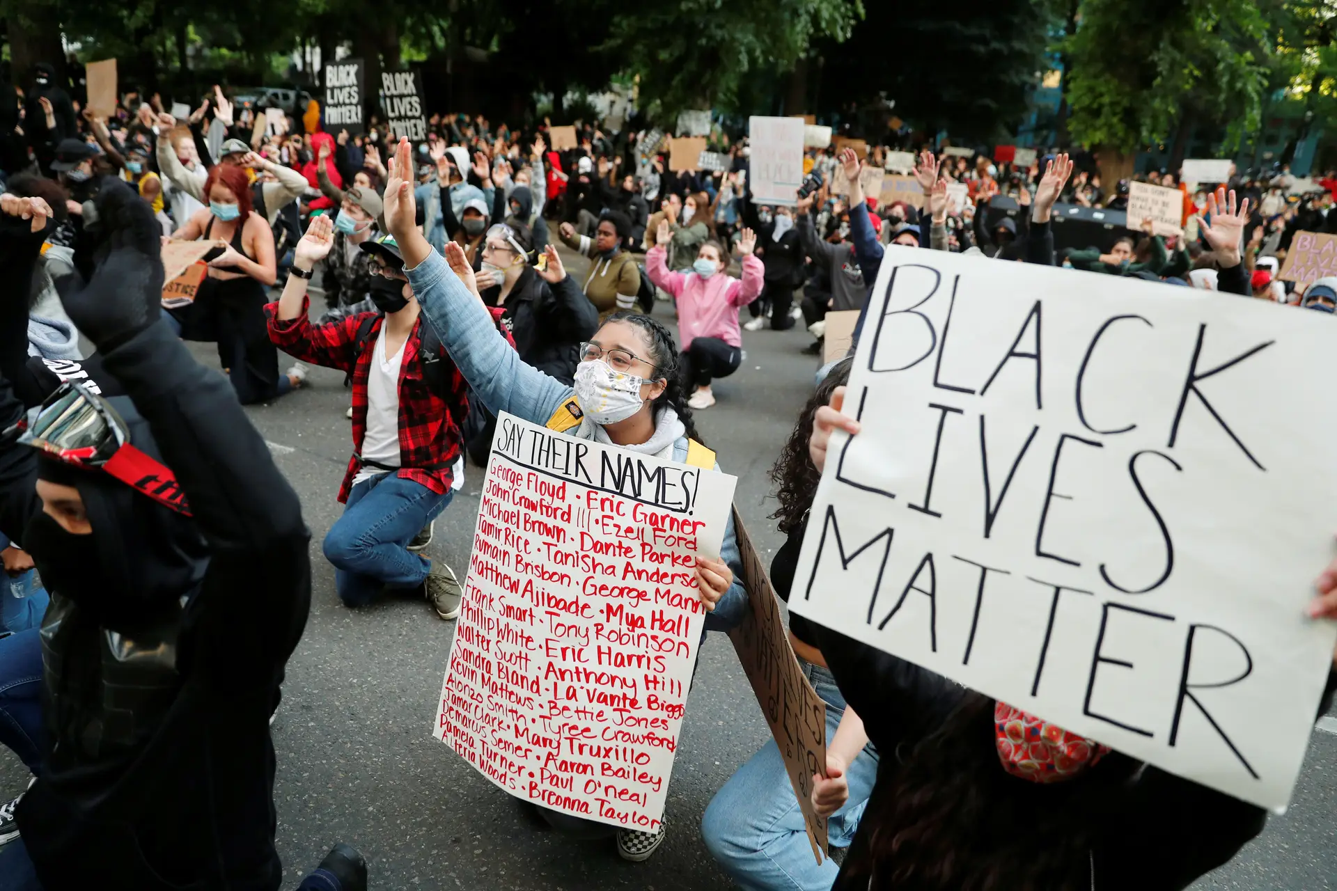 Governo chinês denuncia "doença crónica" do racismo nos Estados Unidos