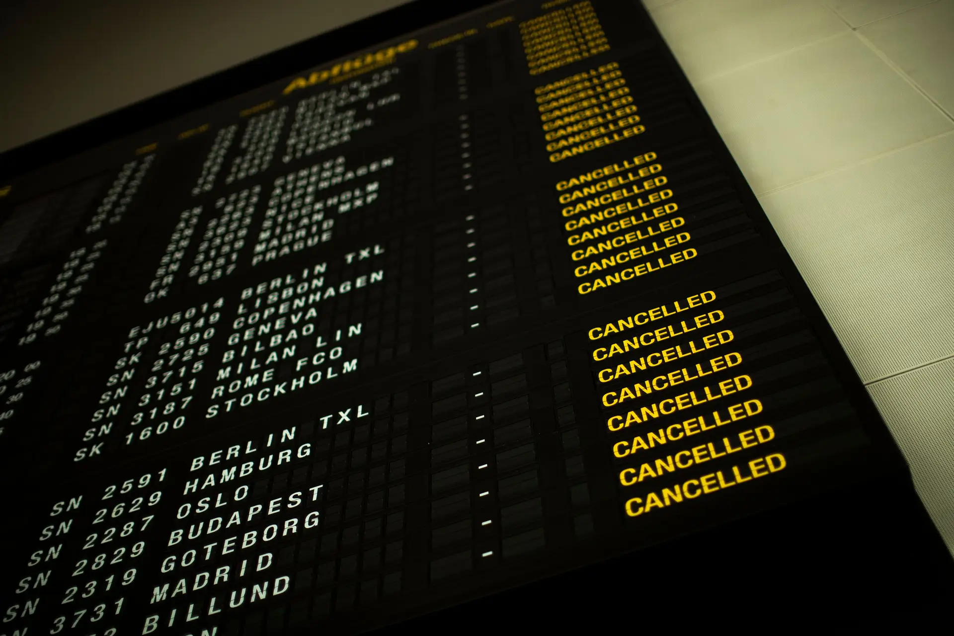 Cerca de 100 companhias aéreas na lista negra da UE