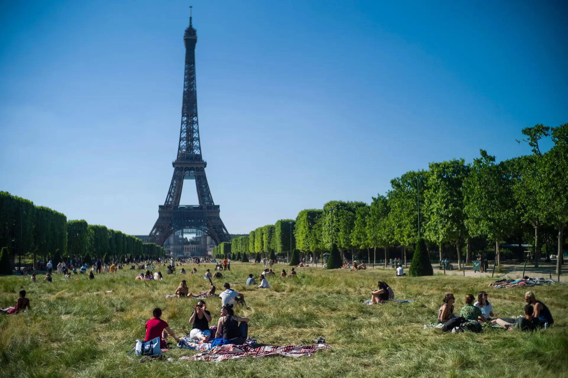 Covid-19 em França: Mais de 100 mortos nas últimas 24 horas