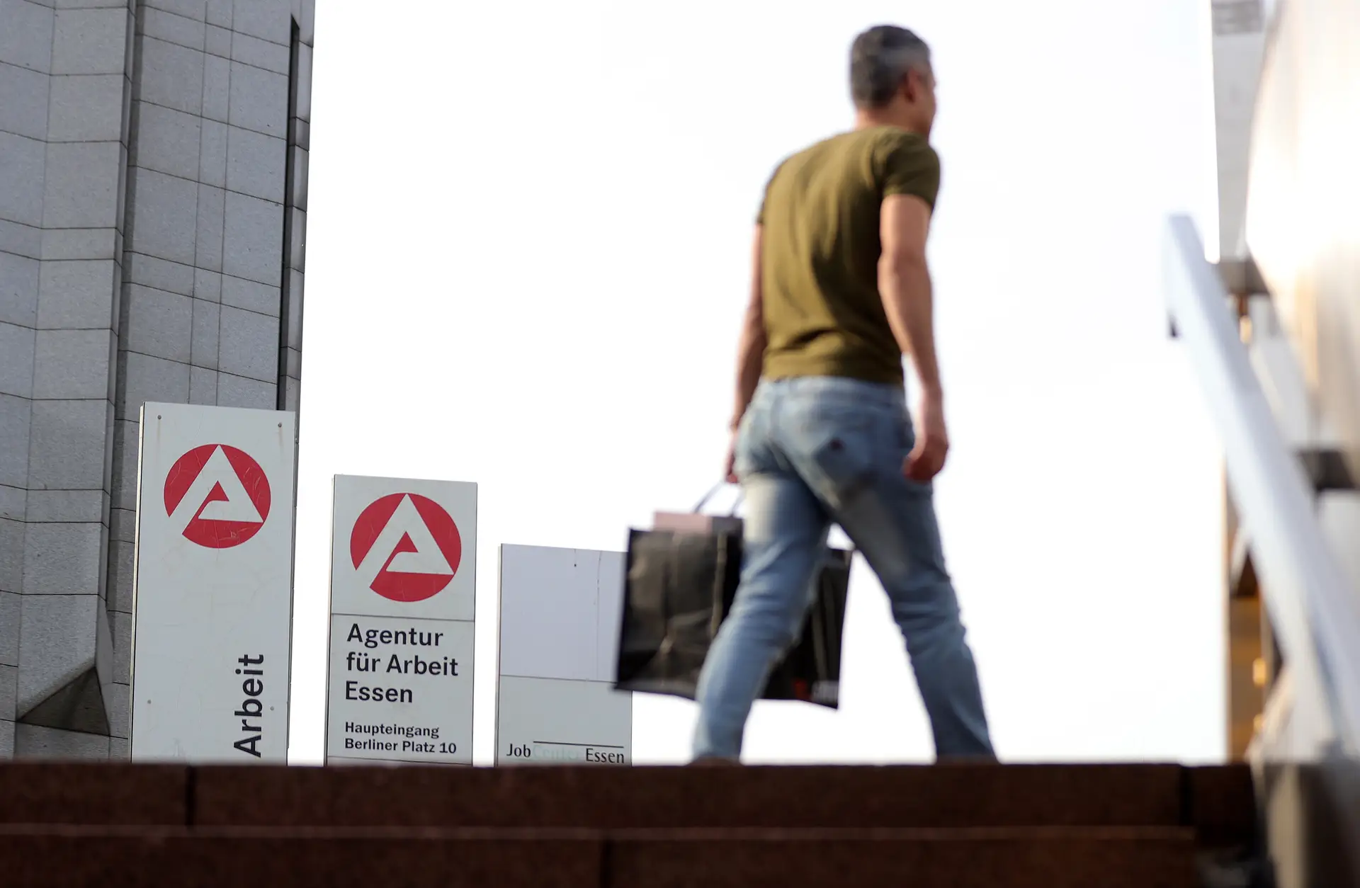 Número de empregados na Alemanha cai 0,5% em abril pela primeira vez desde 2010