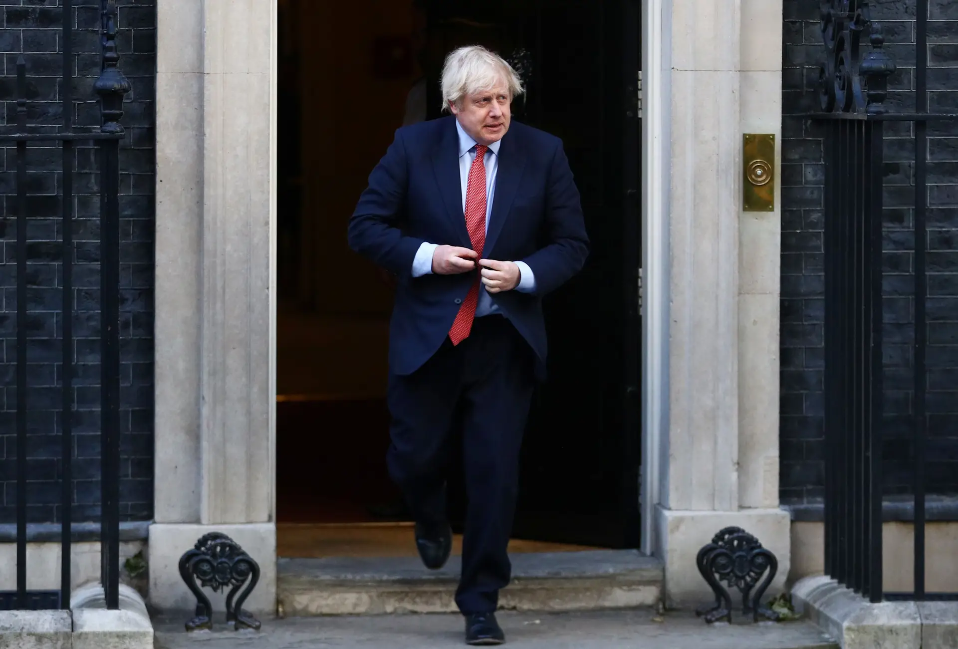 Boris Johnson condena morte "imperdoável" de George Floyd
