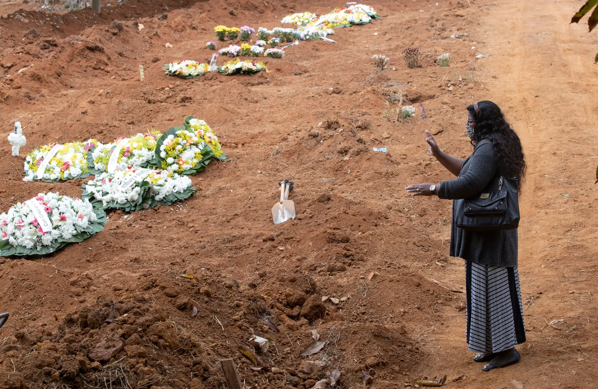 Brasil ultrapassa Itália e torna-se no 3.º país com mais mortes por Covid-19