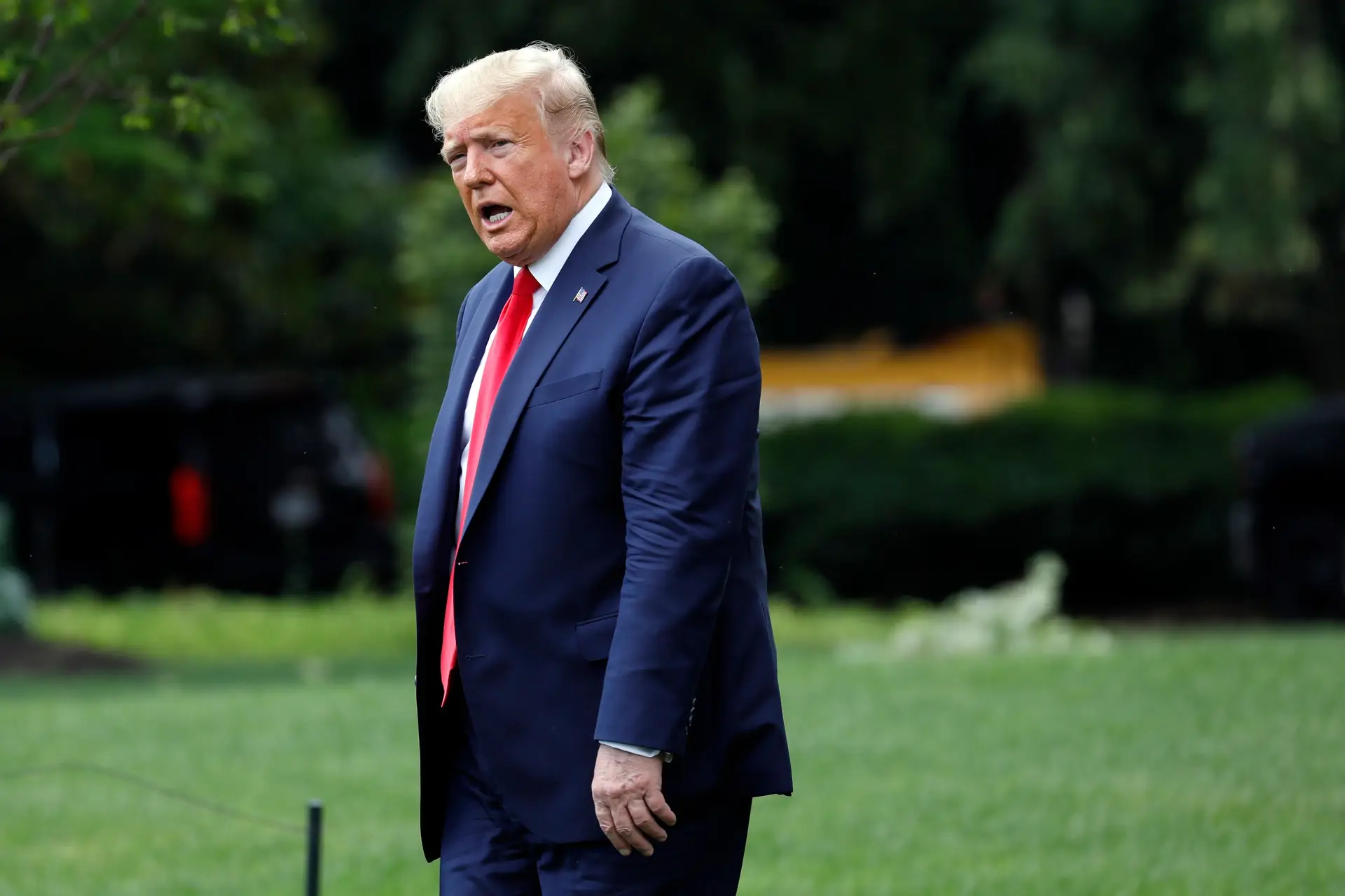 Trump diz que queda no desemprego representa um "ótimo dia" para George Floyd