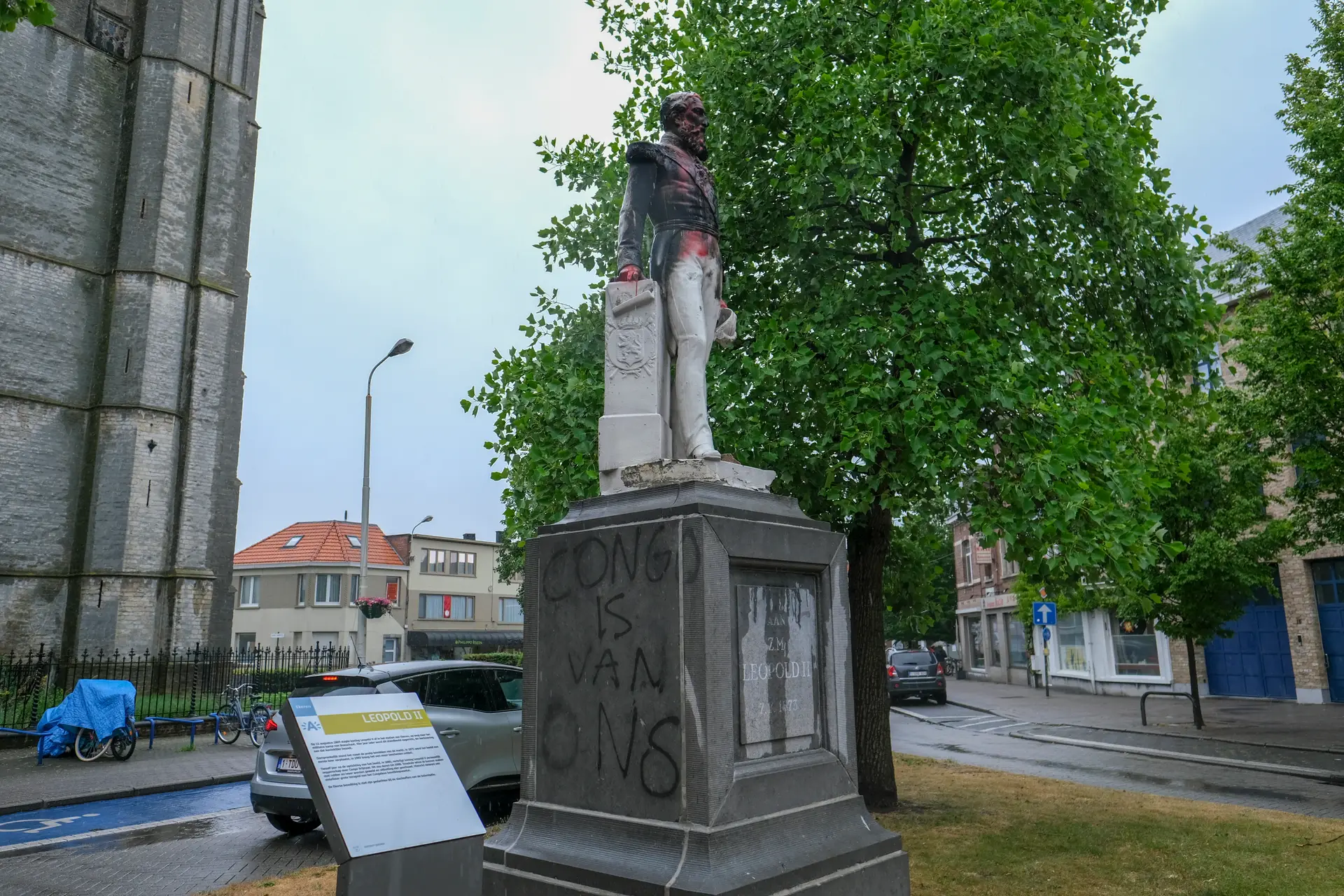 Antuérpia retira estátua do rei Leopoldo II de praça pública devido a protestos anti-racismo