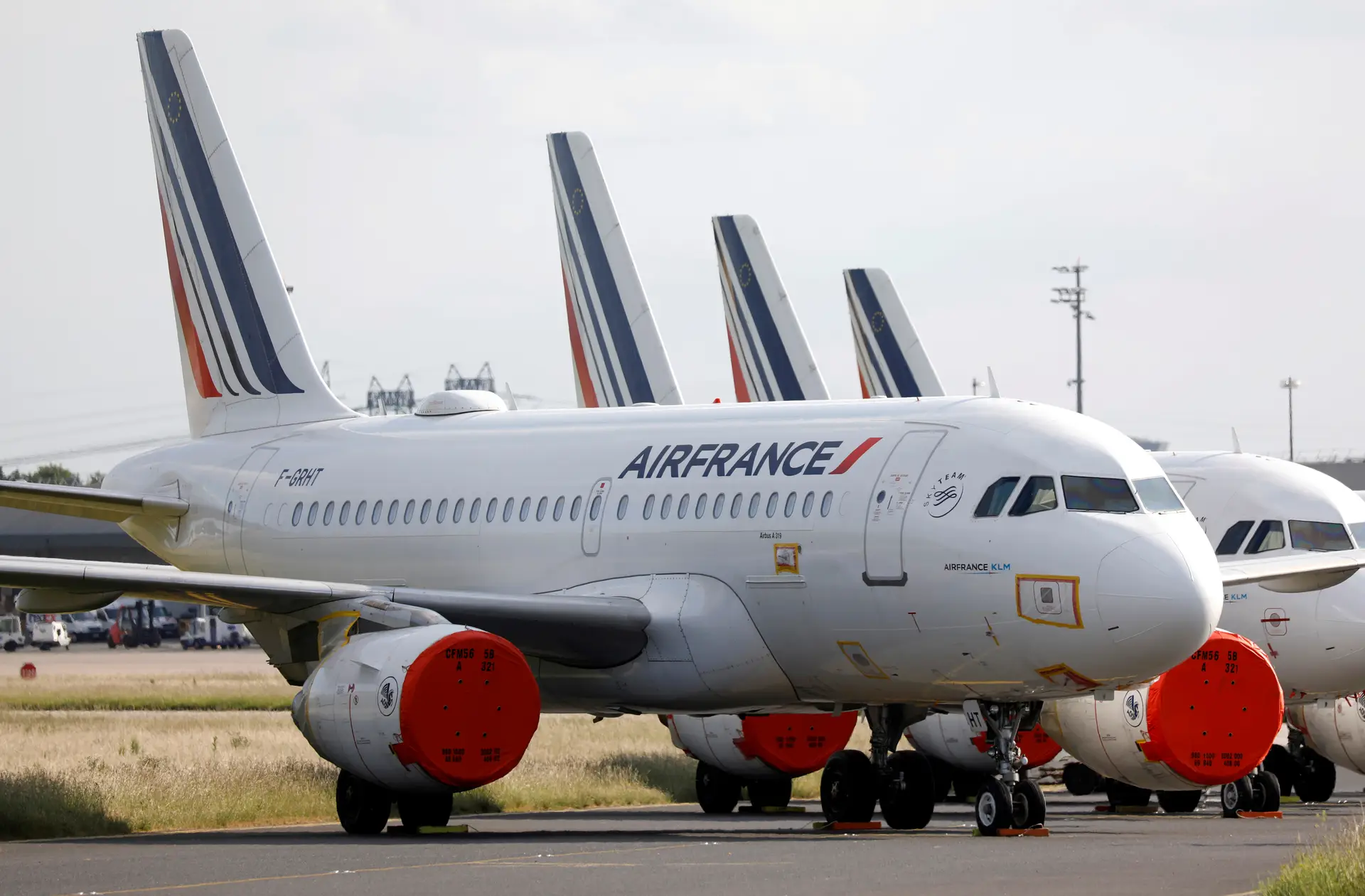 França anuncia 15.000 milhões de euros para ajudar indústria da aviação