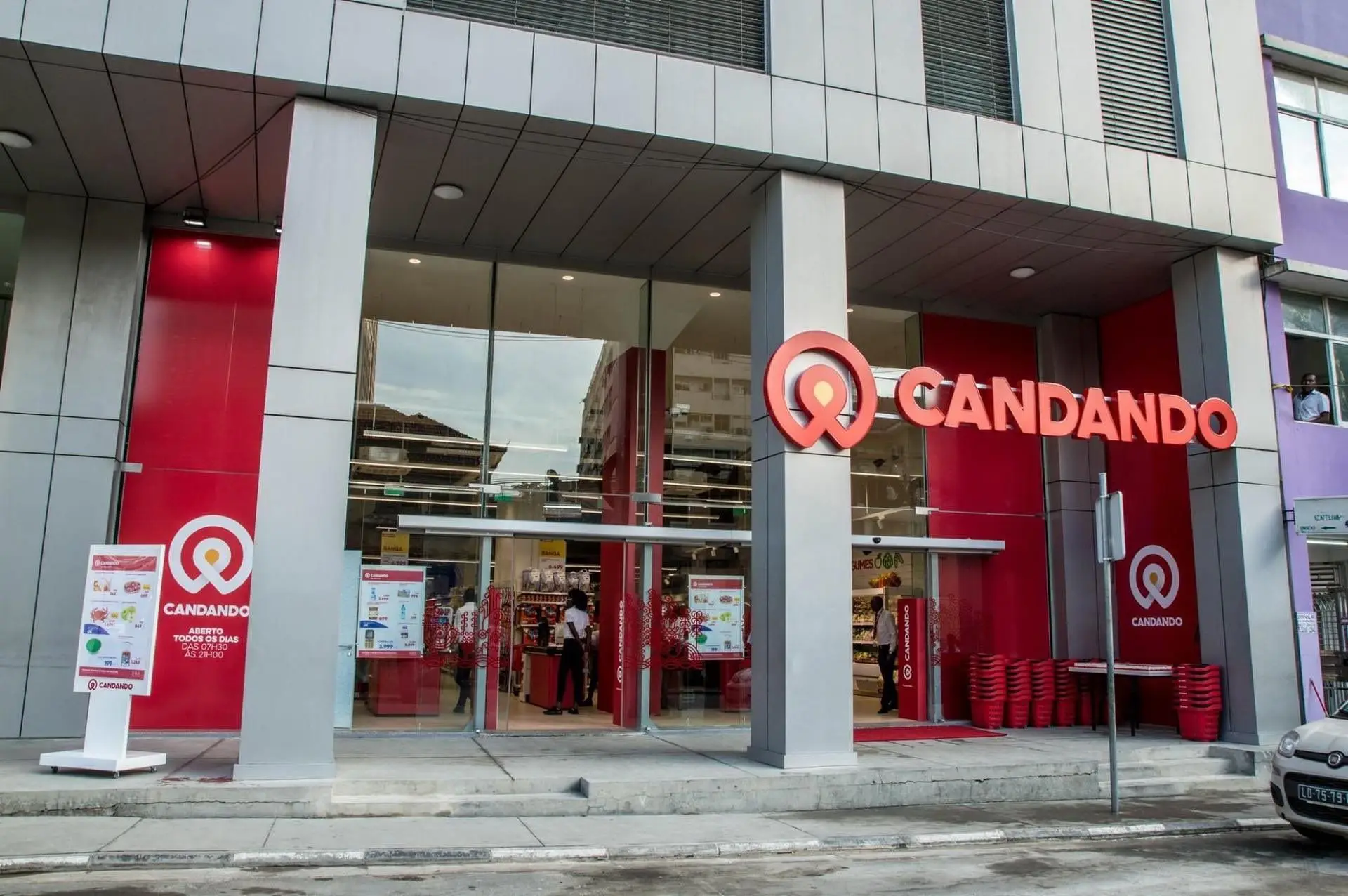 Cadeia de supermercados de Isabel dos Santos encerra metade das lojas em Angola