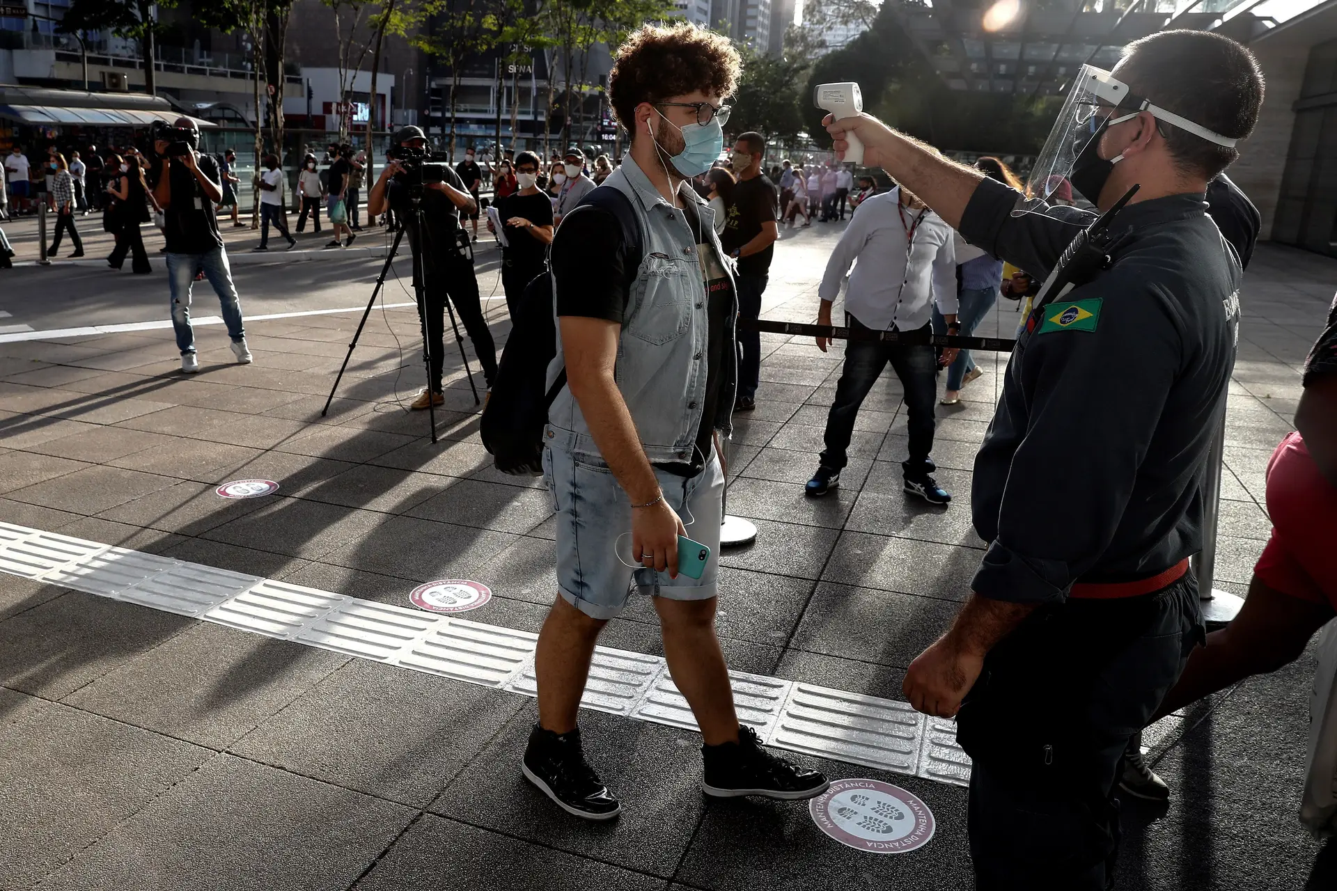 Covid-19: Brasil regista mais 892 mortos e 21.704 infetados nas últimas 24 horas