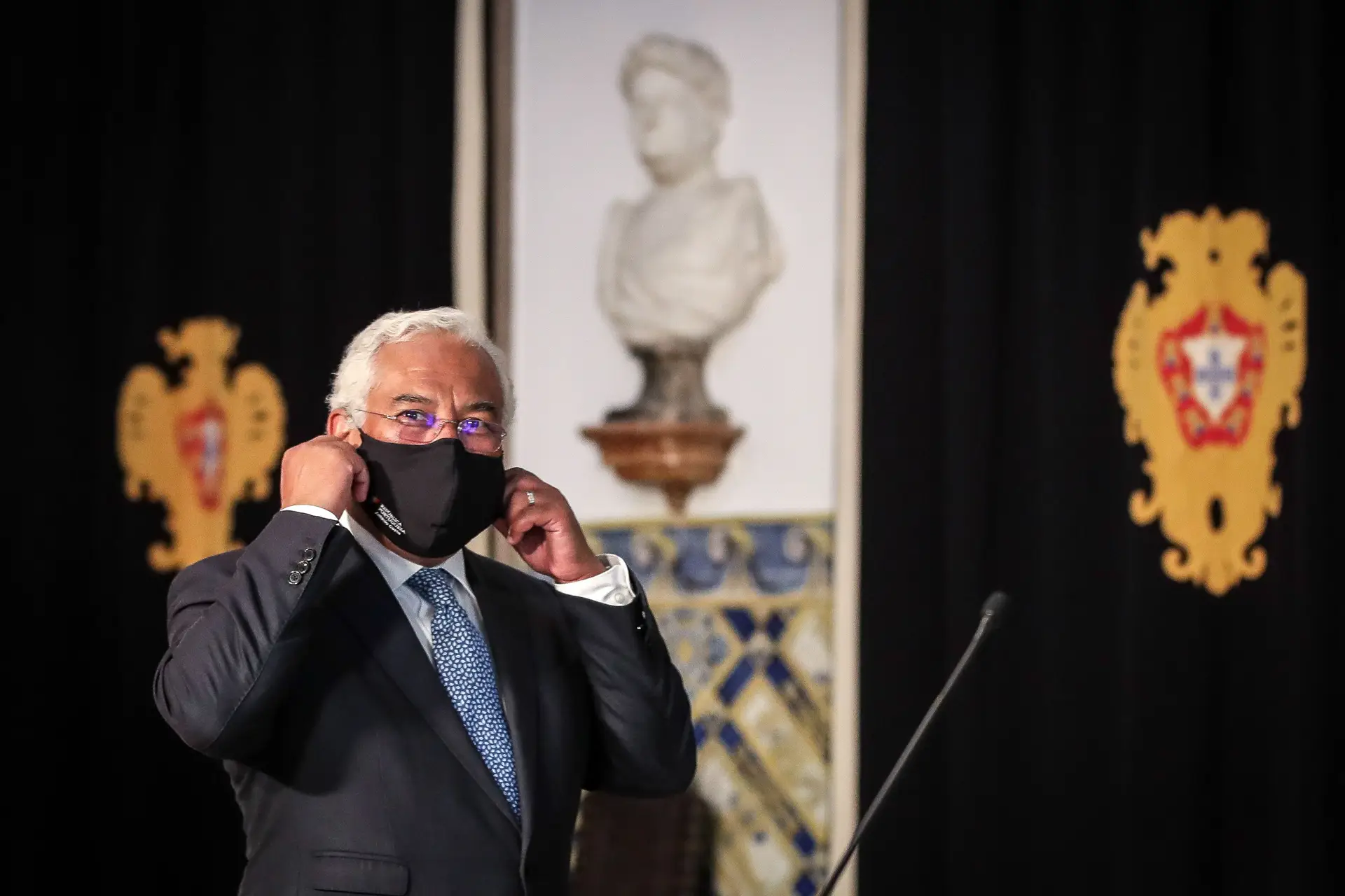António Costa admite barrar entrada de viajantes do Brasil se UE determinar