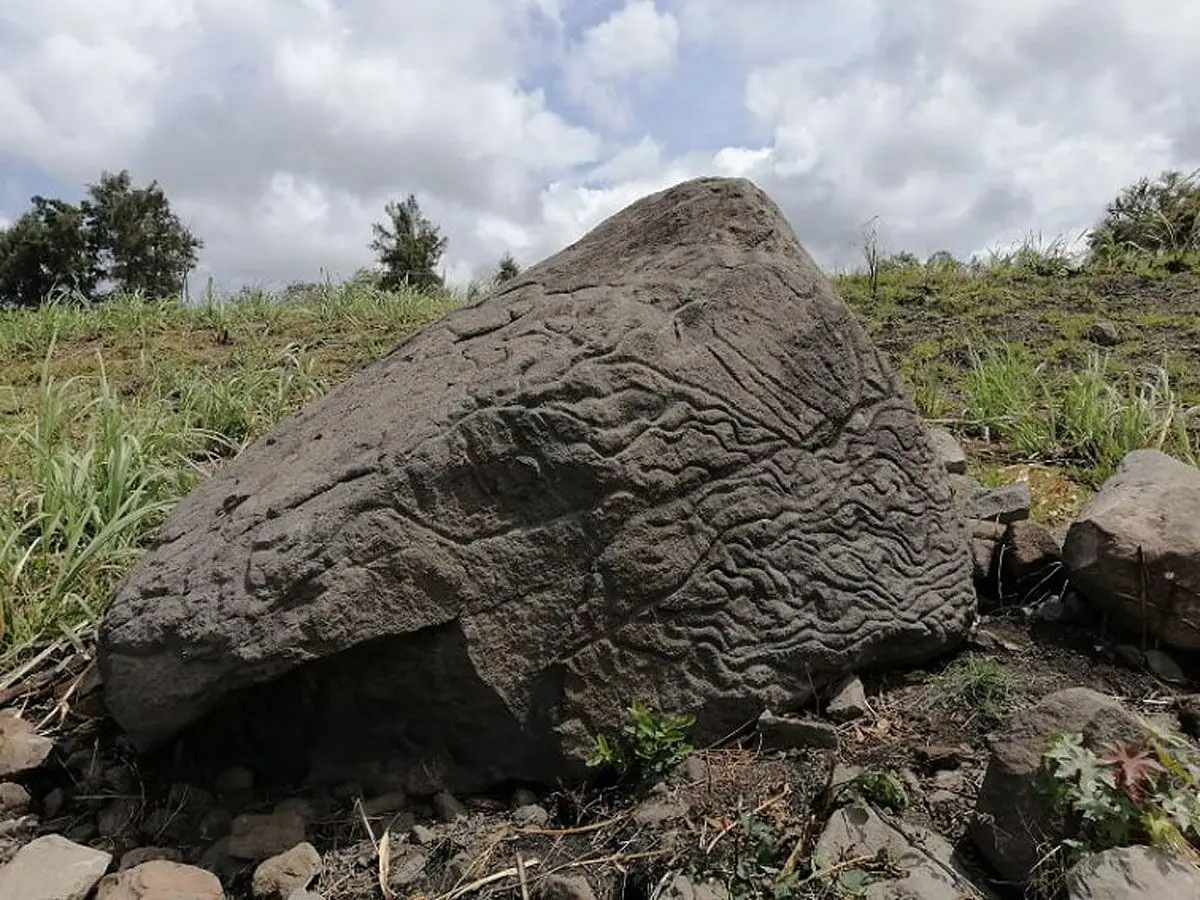 Petróglifo usado como mapa descoberto em Colima, no México