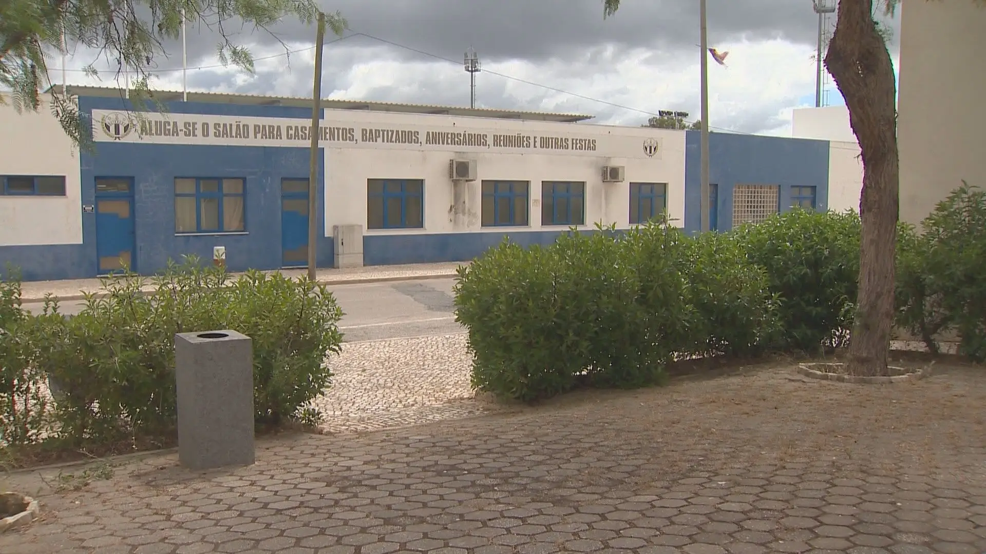 Casos de Covid-19 com ligação à festa em Lagos sobem para 111