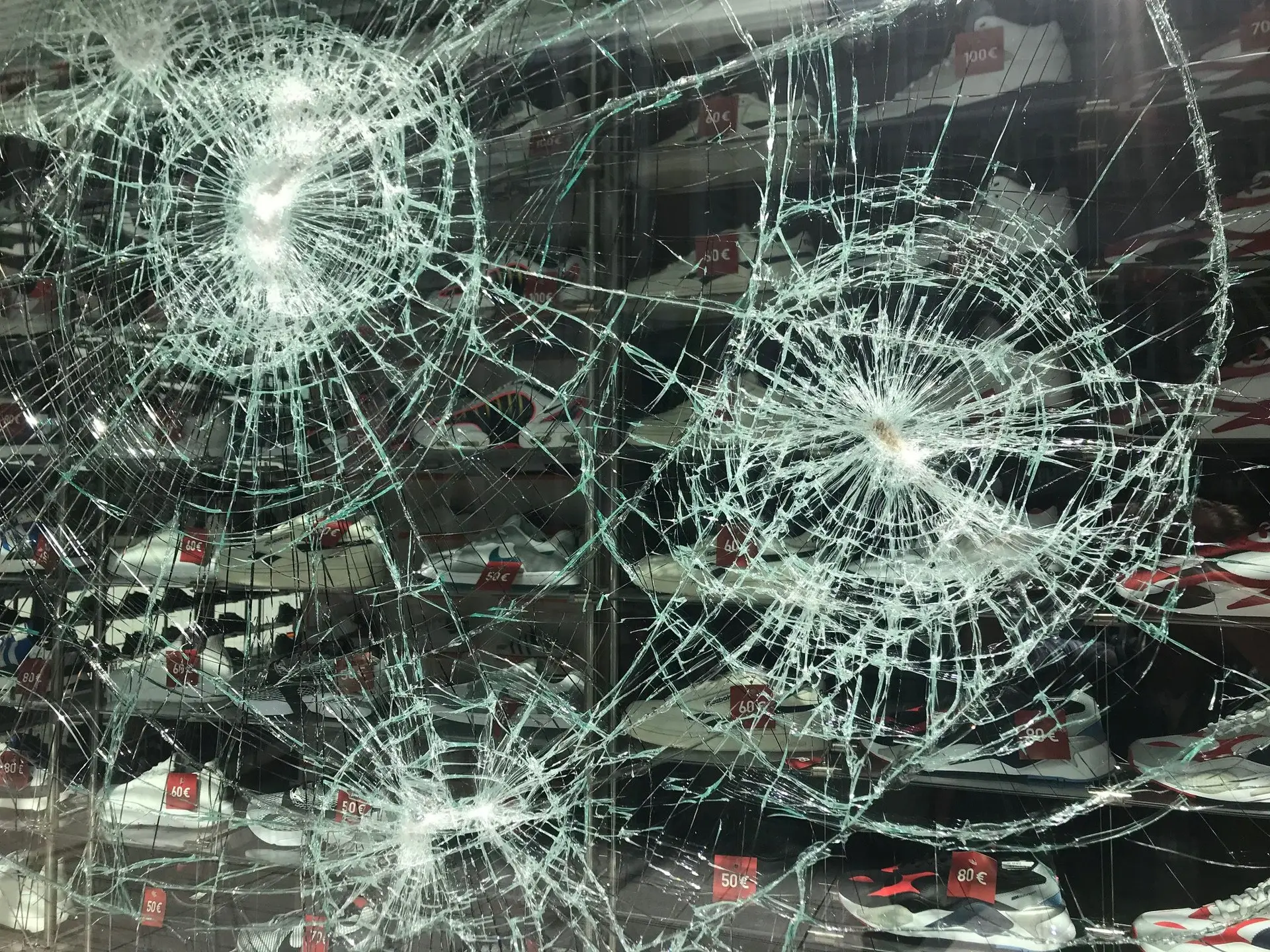 Centenas de pessoas envolvidas em confrontos com a polícia na Alemanha