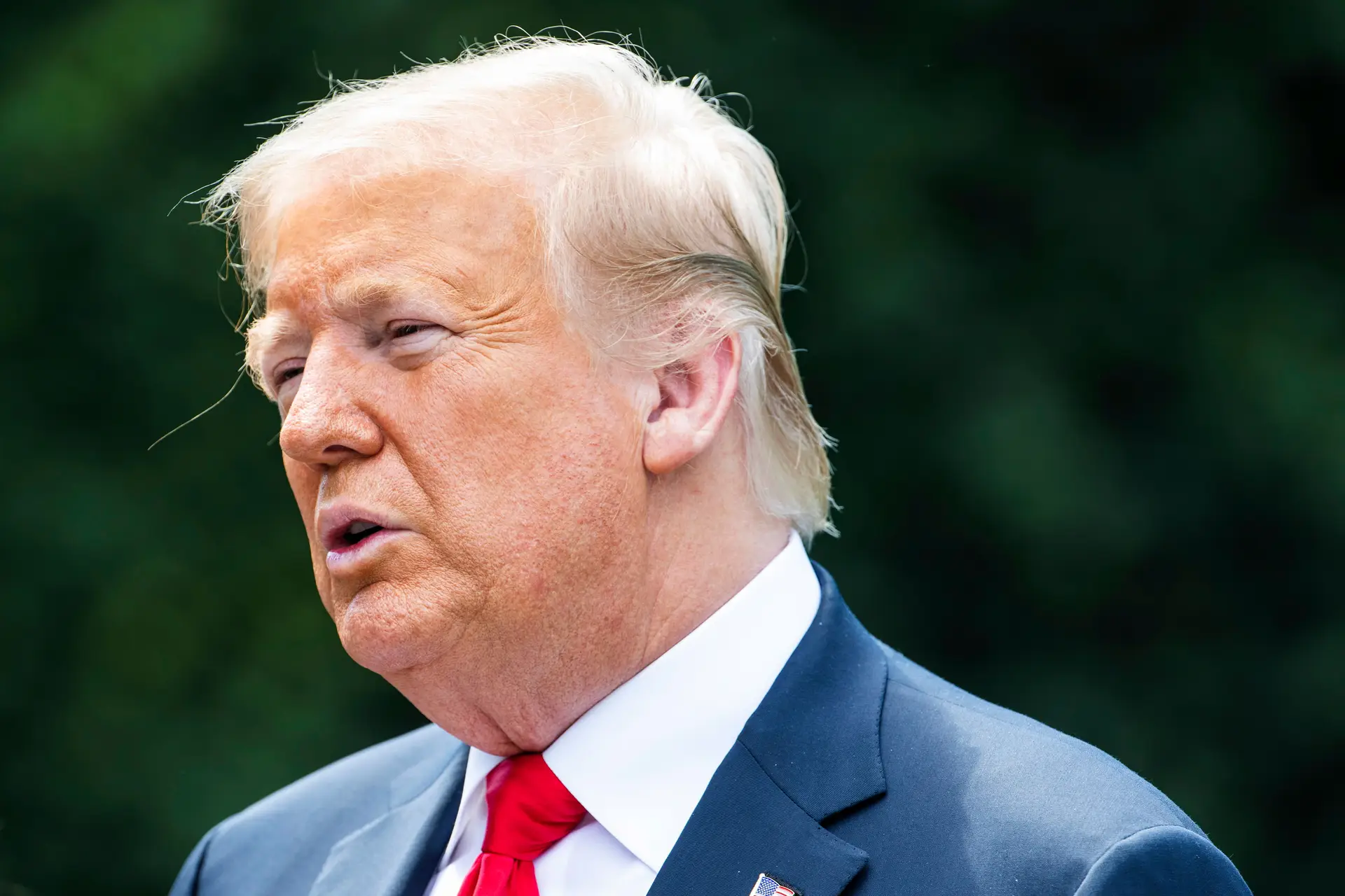 Trump partilha vídeo no Twitter de apoiante a gritar "poder branco" e depois apaga-o