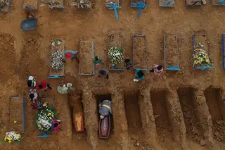 Falta de medicamentos tem prejudicado luta contra Covid-19 no Brasil