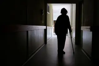 Covid-19: Nova Zelândia ordena confinamento de lares de idosos