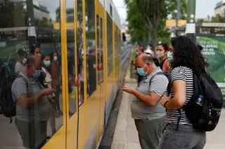 Mais 6 mortes e 323 novos casos de Covid-19 em Portugal