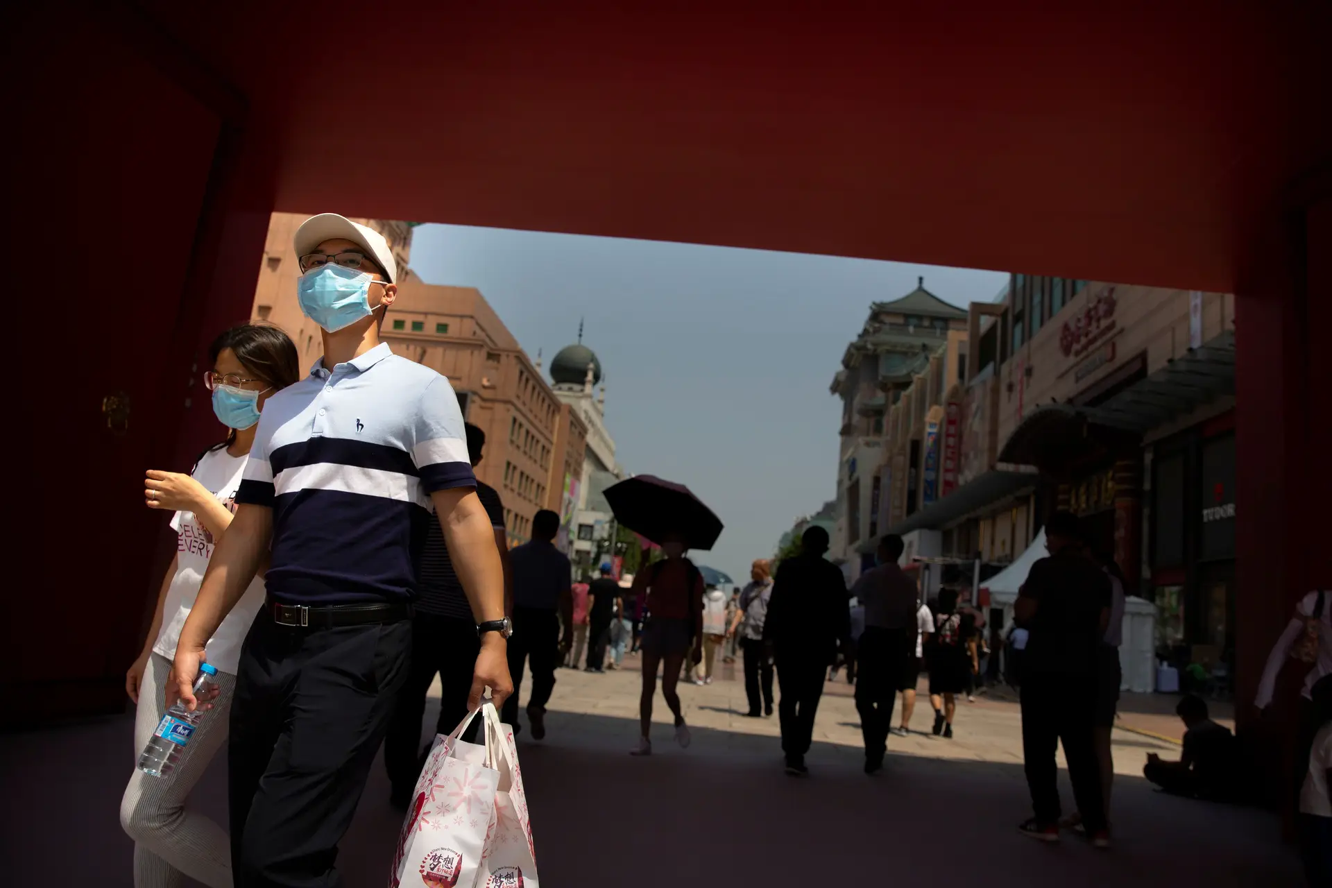 Pandemia já causou 499 mil mortos e mais de 10 milhões de infetados