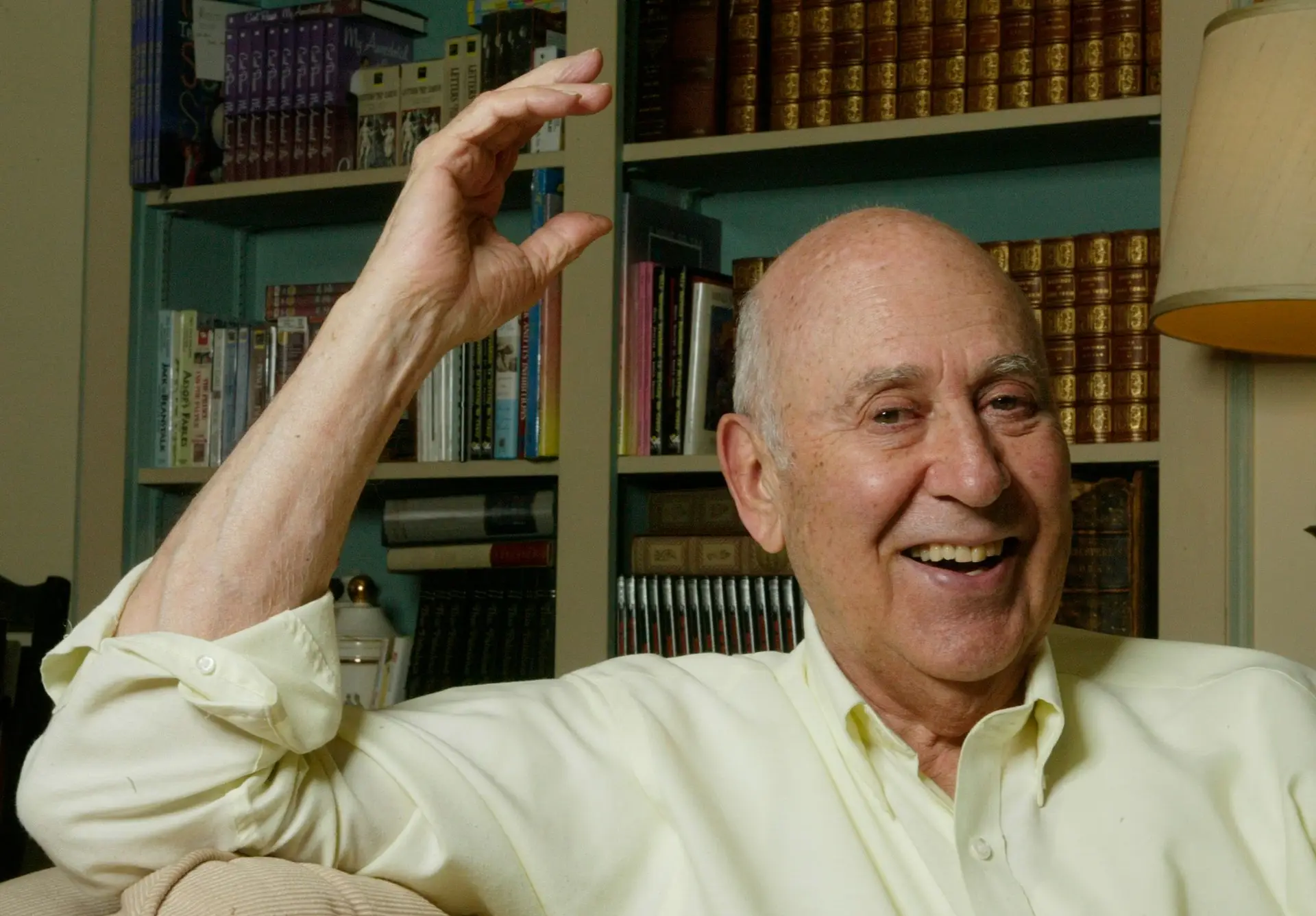 O ator e realizador norte-americano Carl Reiner, "pioneiro da comédia televisiva" nos Estados Unidos, morreu a 29 de junho, aos 98 anos, em Los Angeles, Califórnia.