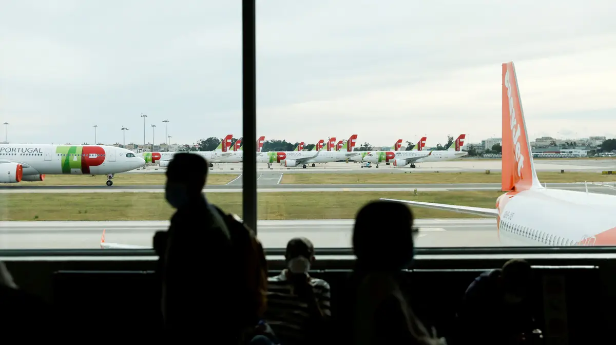 Aviões da TAP e da EasyJet no Aeroporto Humberto Delgado, Lisboa