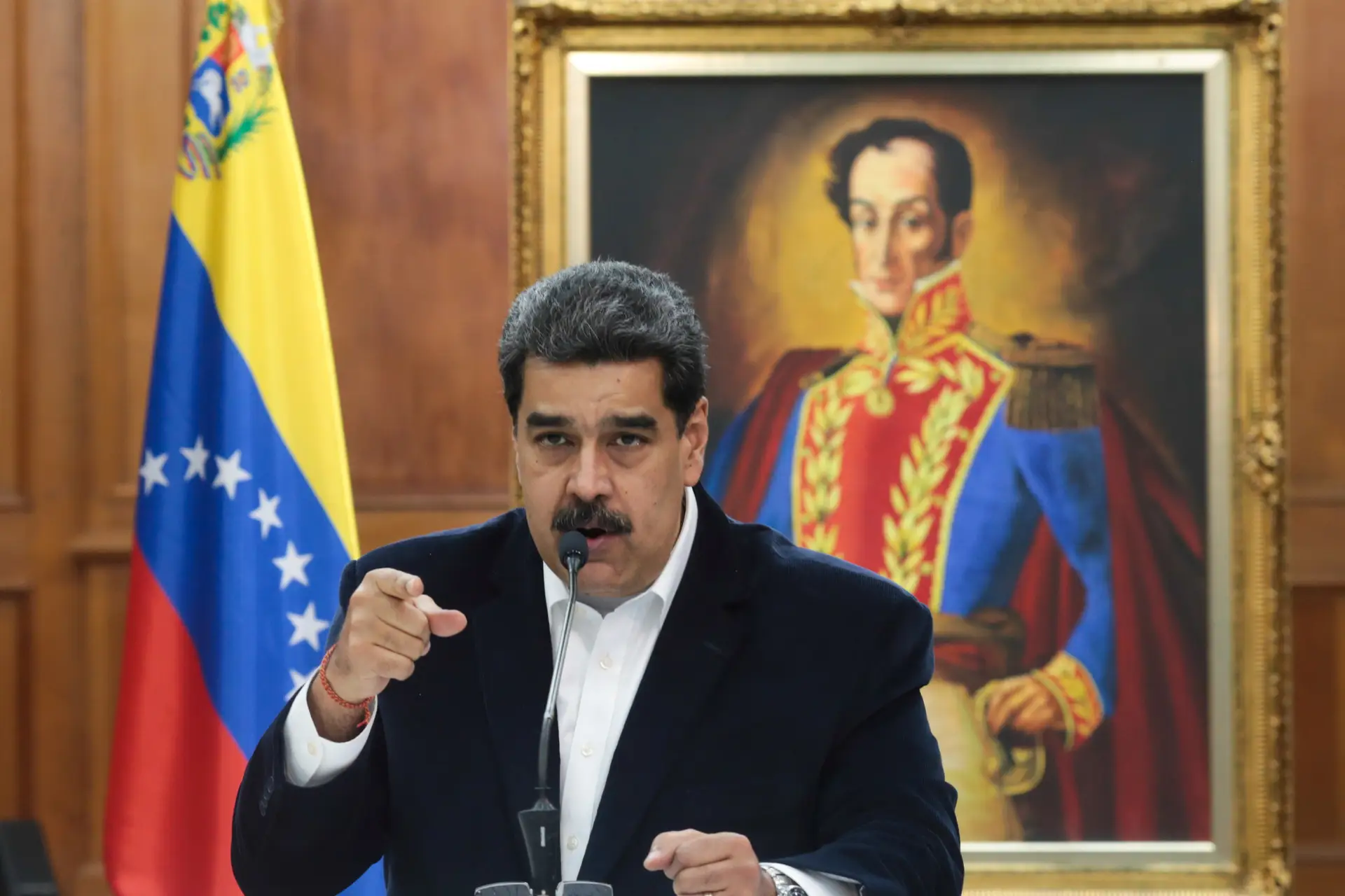 Maduro prolonga emergência energética na indústria de hidrocarbonetos na Venezuela